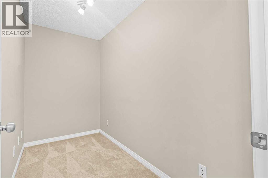 109, 369 Rocky Vista Park Nw, Calgary, Alberta  T3G 5K7 - Photo 3 - A2268202