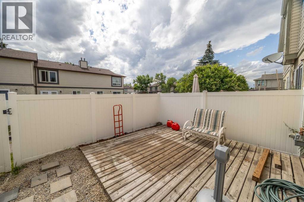 105 Deer Ridge Lane Se, Calgary, Alberta  T2J 6M8 - Photo 8 - A2268225