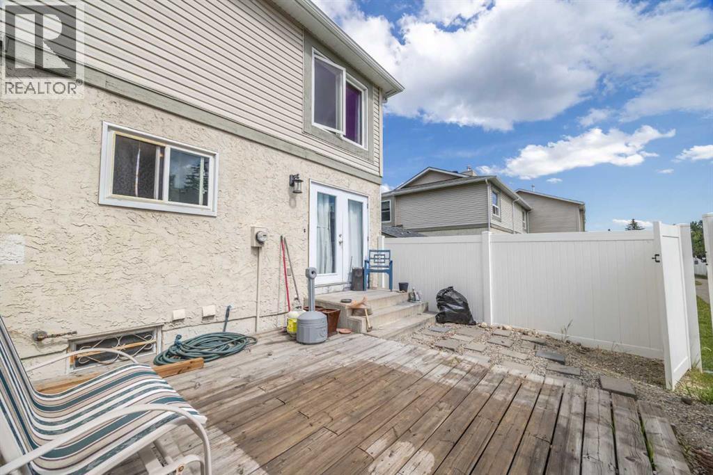 105 Deer Ridge Lane Se, Calgary, Alberta  T2J 6M8 - Photo 7 - A2268225