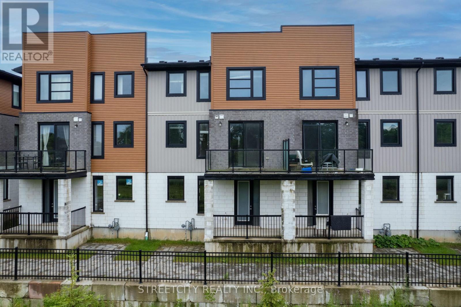 964 West Village Square, London North, Ontario  N6H 0J7 - Photo 1 - X12679572