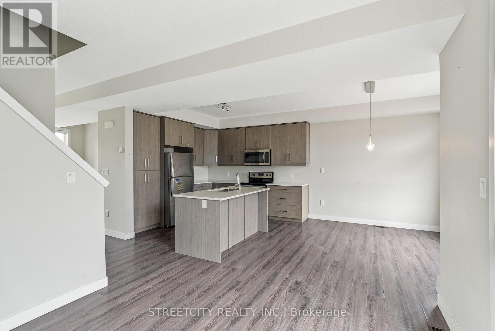 964 West Village Square, London North, Ontario  N6H 0J7 - Photo 13 - X12679572