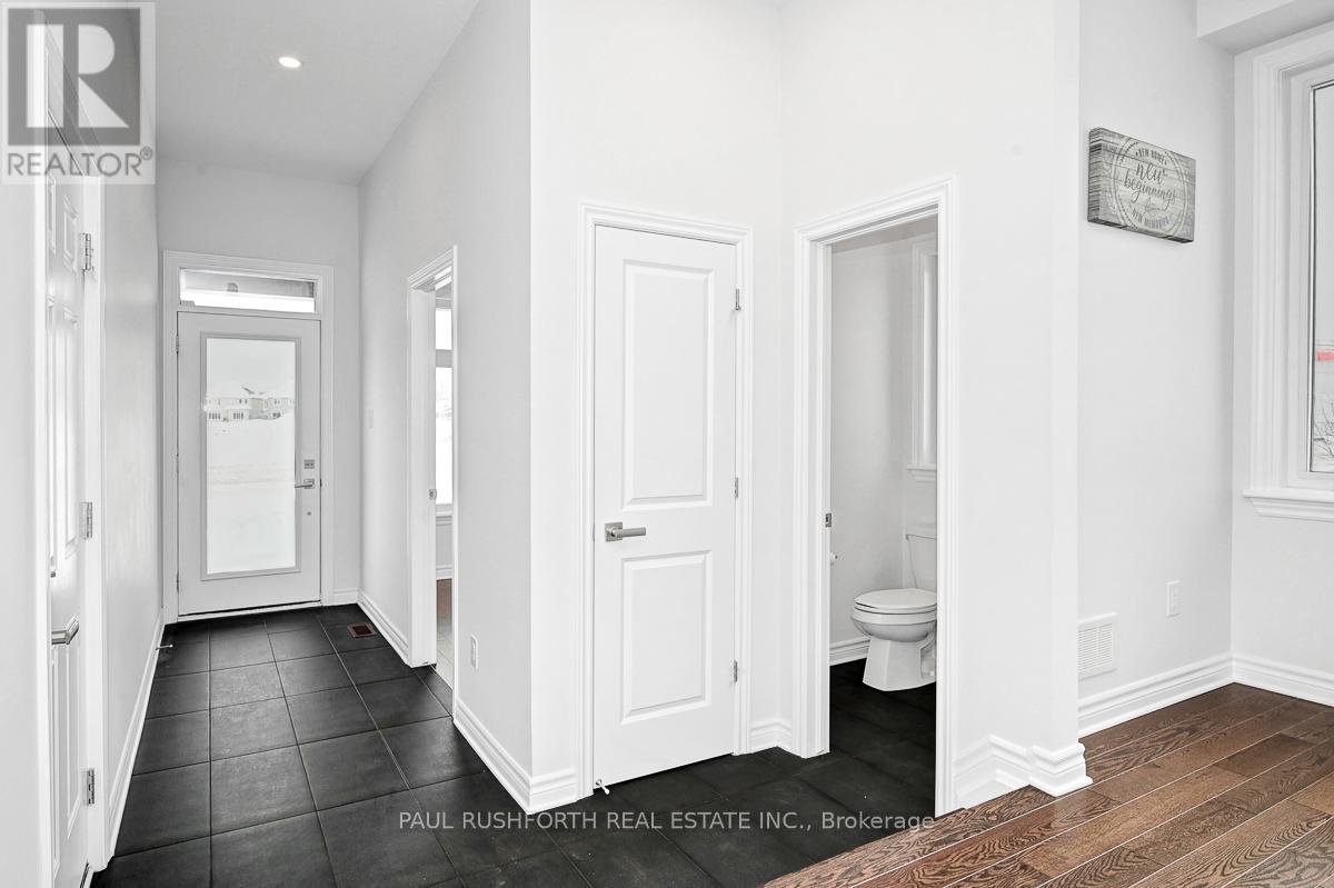 770 Cope Drive, Ottawa, Ontario  K2S 2P9 - Photo 3 - X12679586