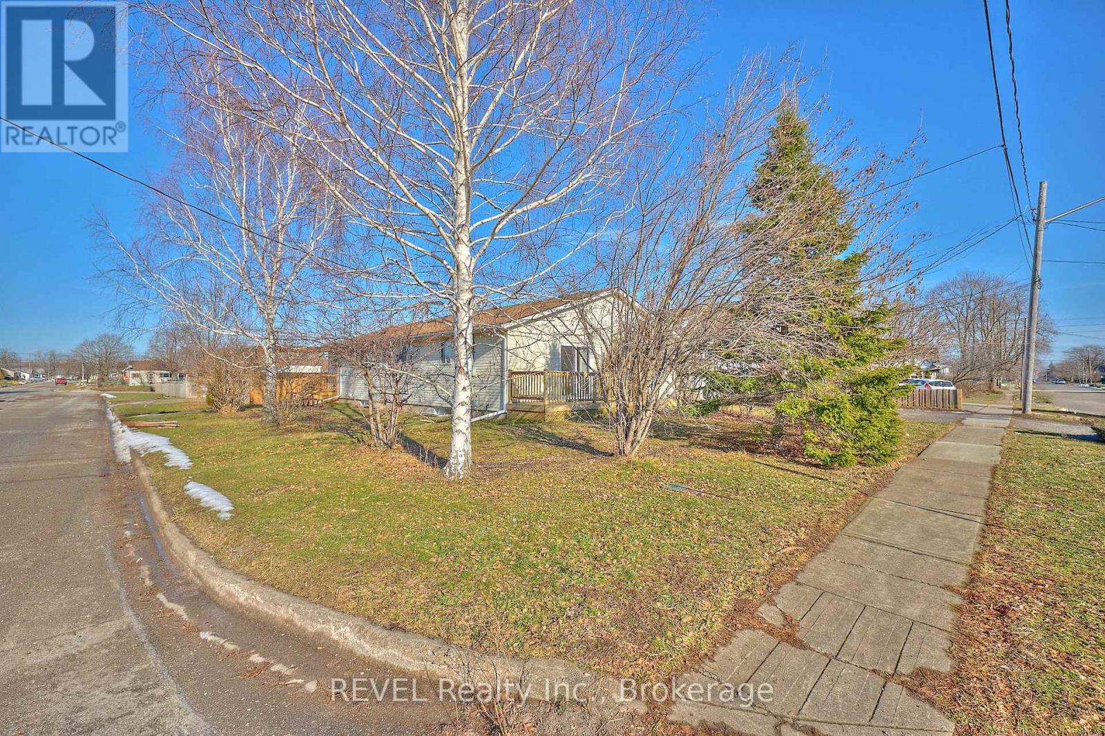 141 Douglas Street, Fort Erie (Central), Ontario  L2A 6V3 - Photo 19 - X12679638