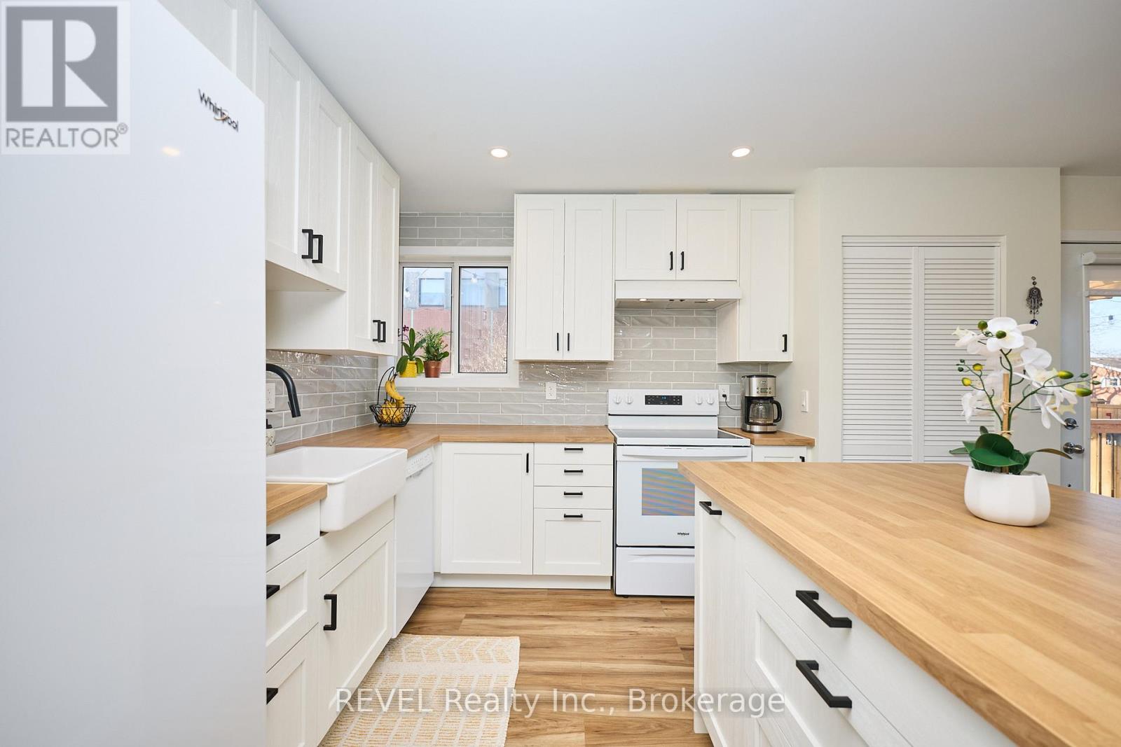 141 Douglas Street, Fort Erie (Central), Ontario  L2A 6V3 - Photo 2 - X12679638