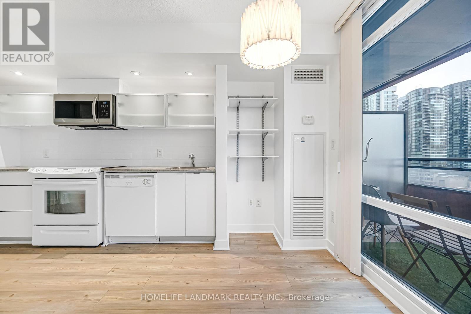 811 - 4k Spadina Avenue, Toronto, Ontario  M5V 3Y9 - Photo 32 - C12559750