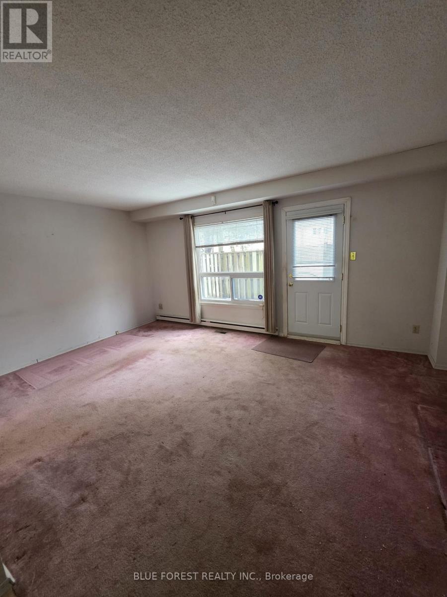 Photo 4 of 6 for 83 - 166 Southdale Road W