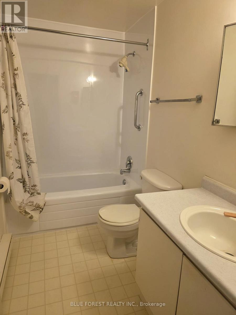 Photo 5 of 6 for 83 - 166 Southdale Road W