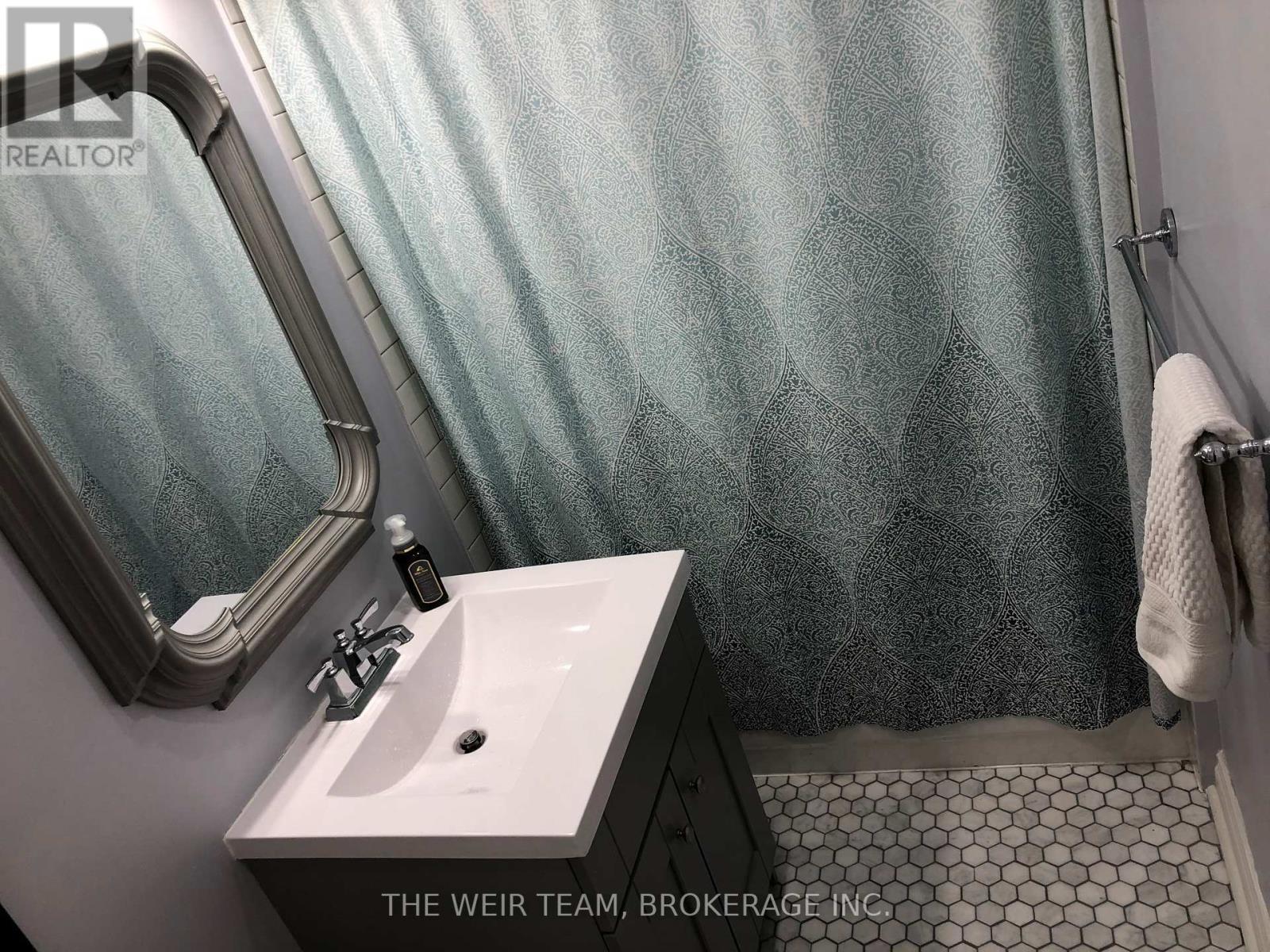 84 Cambridge Avenue, Toronto, Ontario  M4K 2L4 - Photo 14 - E12679622