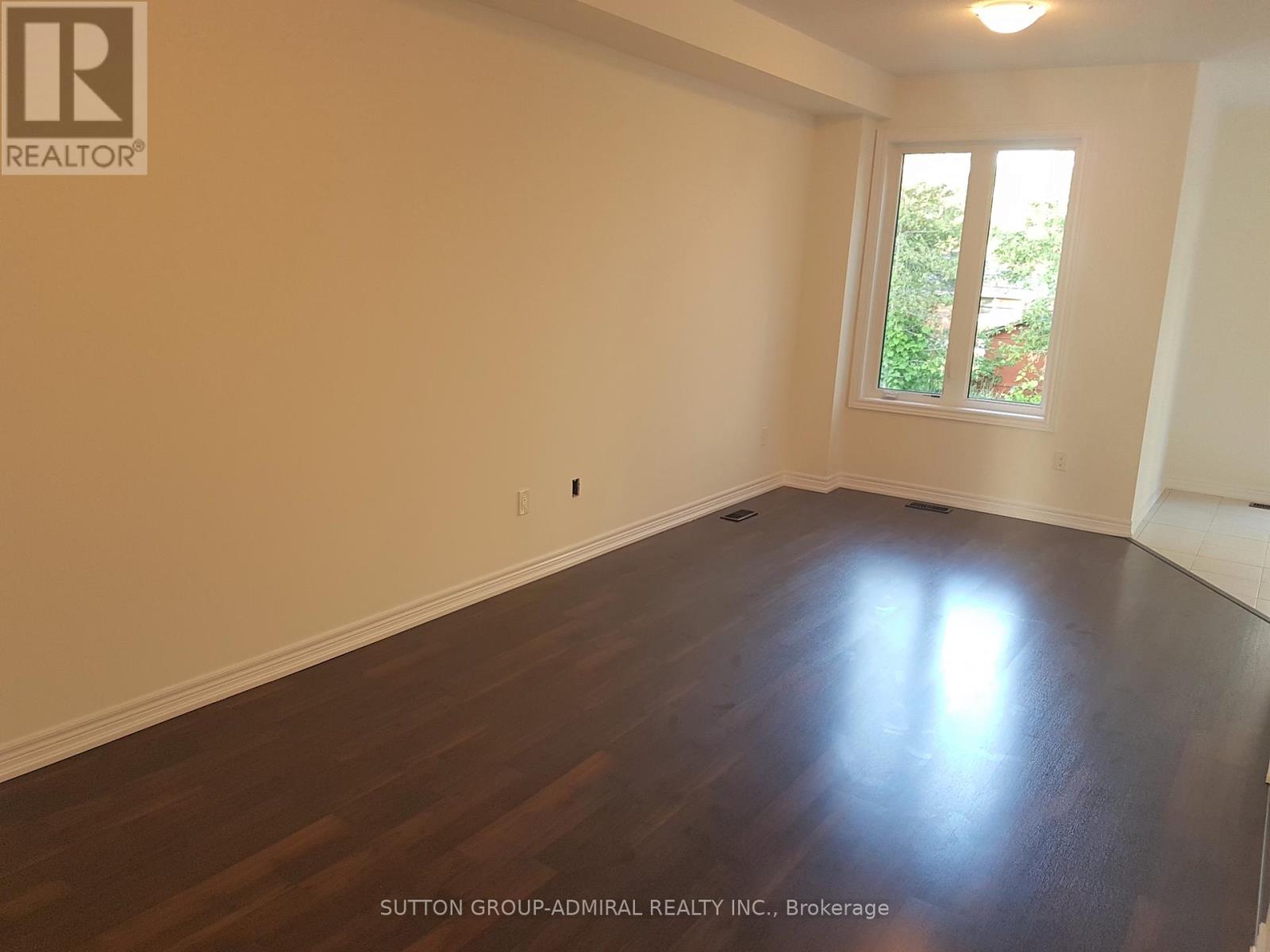 38 Greenwood Drive, Essa, Ontario  L4M 1B4 - Photo 2 - N12679524