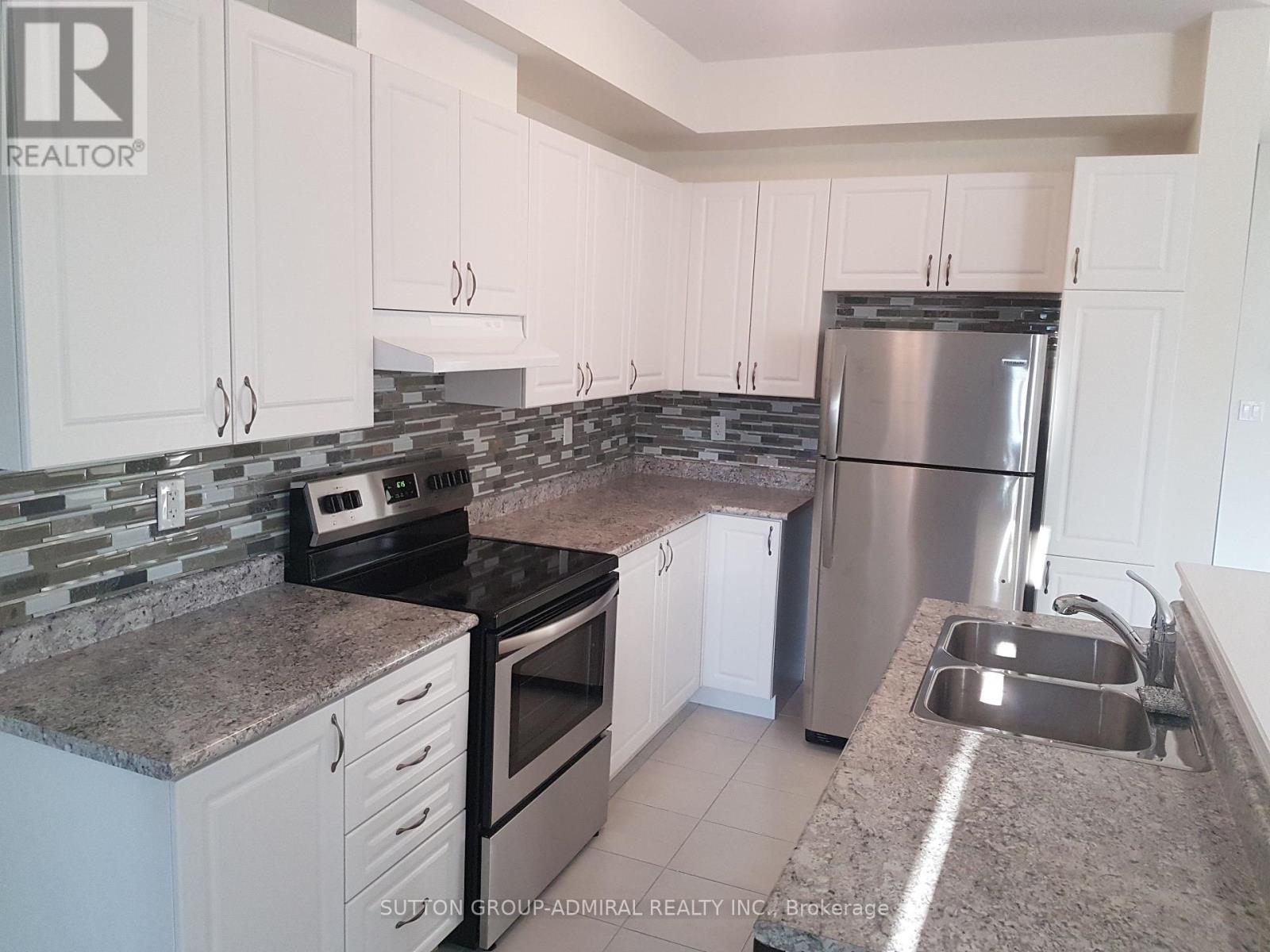 38 Greenwood Drive, Essa, Ontario  L4M 1B4 - Photo 4 - N12679524