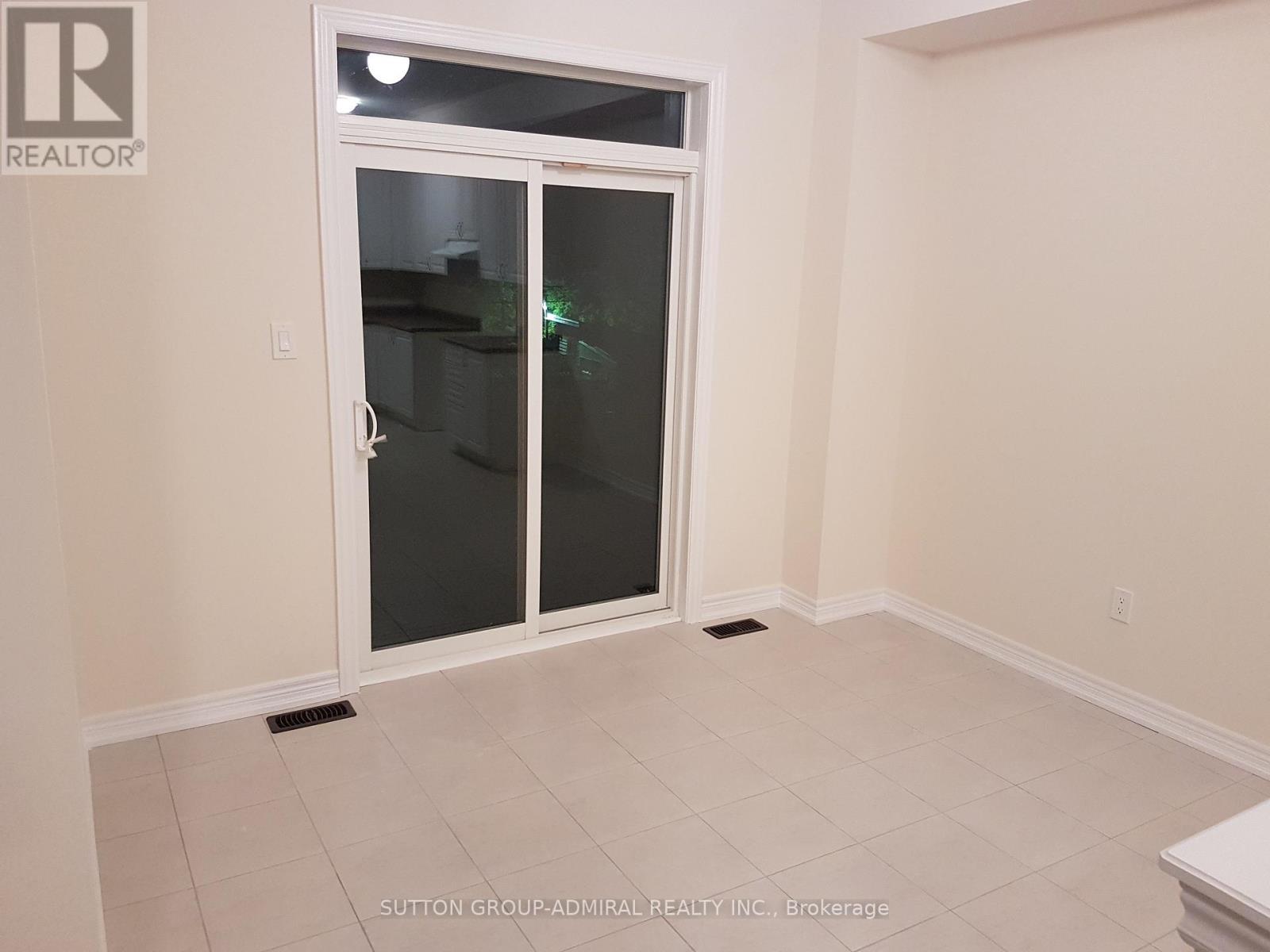 38 Greenwood Drive, Essa, Ontario  L4M 1B4 - Photo 5 - N12679524