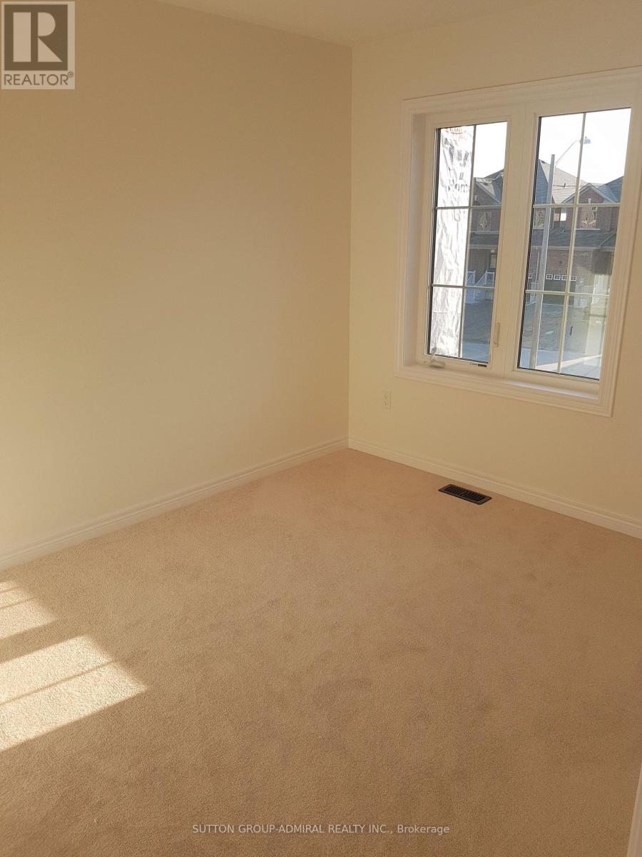 38 Greenwood Drive, Essa, Ontario  L4M 1B4 - Photo 9 - N12679524