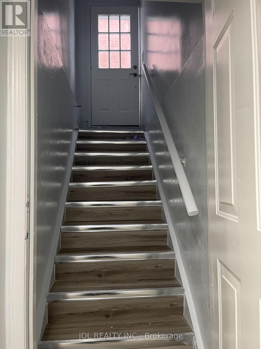 30 Lavron Ct Court, Markham, Ontario L3S 2N8 - Photo 3 - N12679526