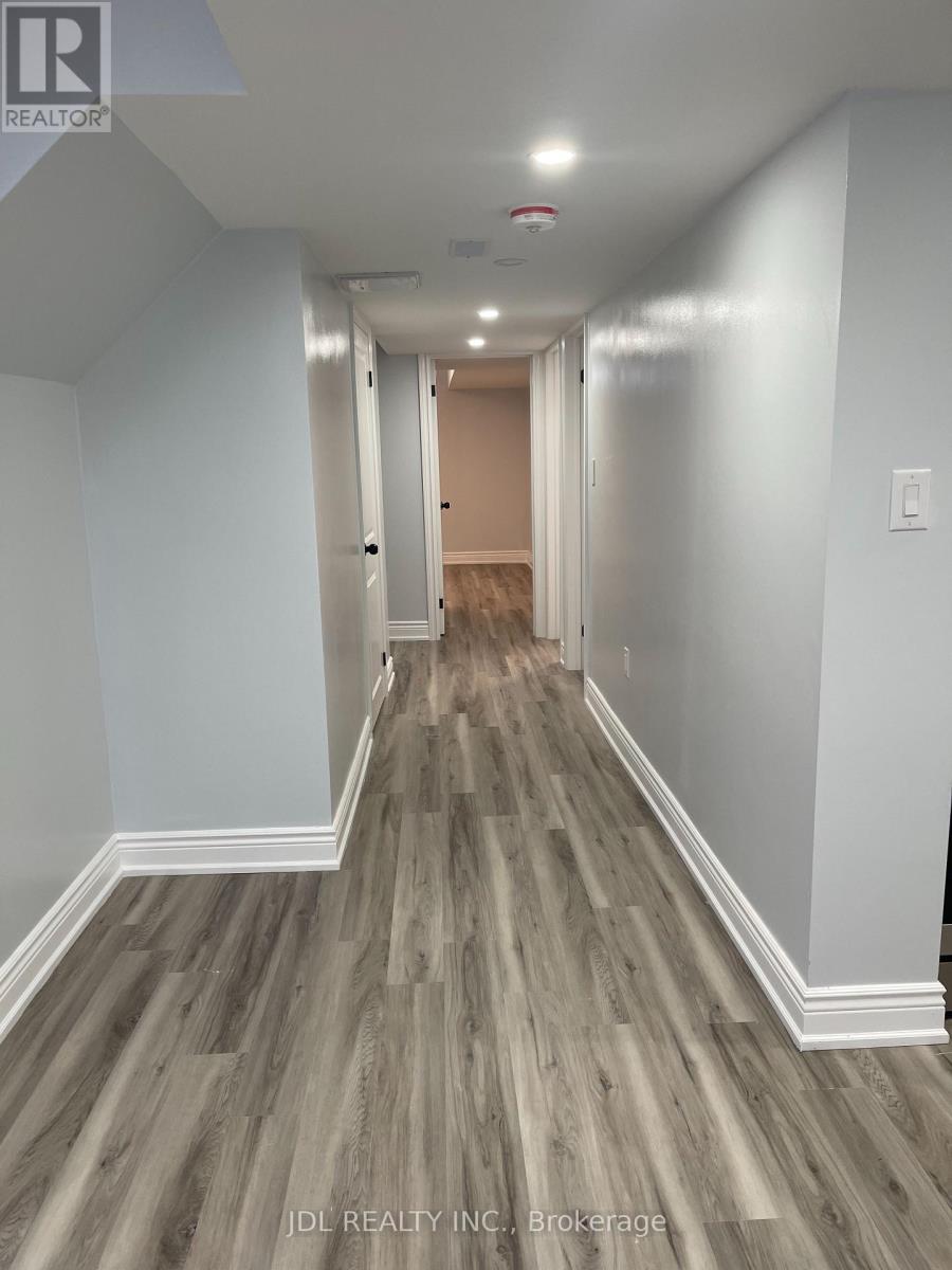 30 Lavron Ct Court, Markham, Ontario L3S 2N8 - Photo 6 - N12679526