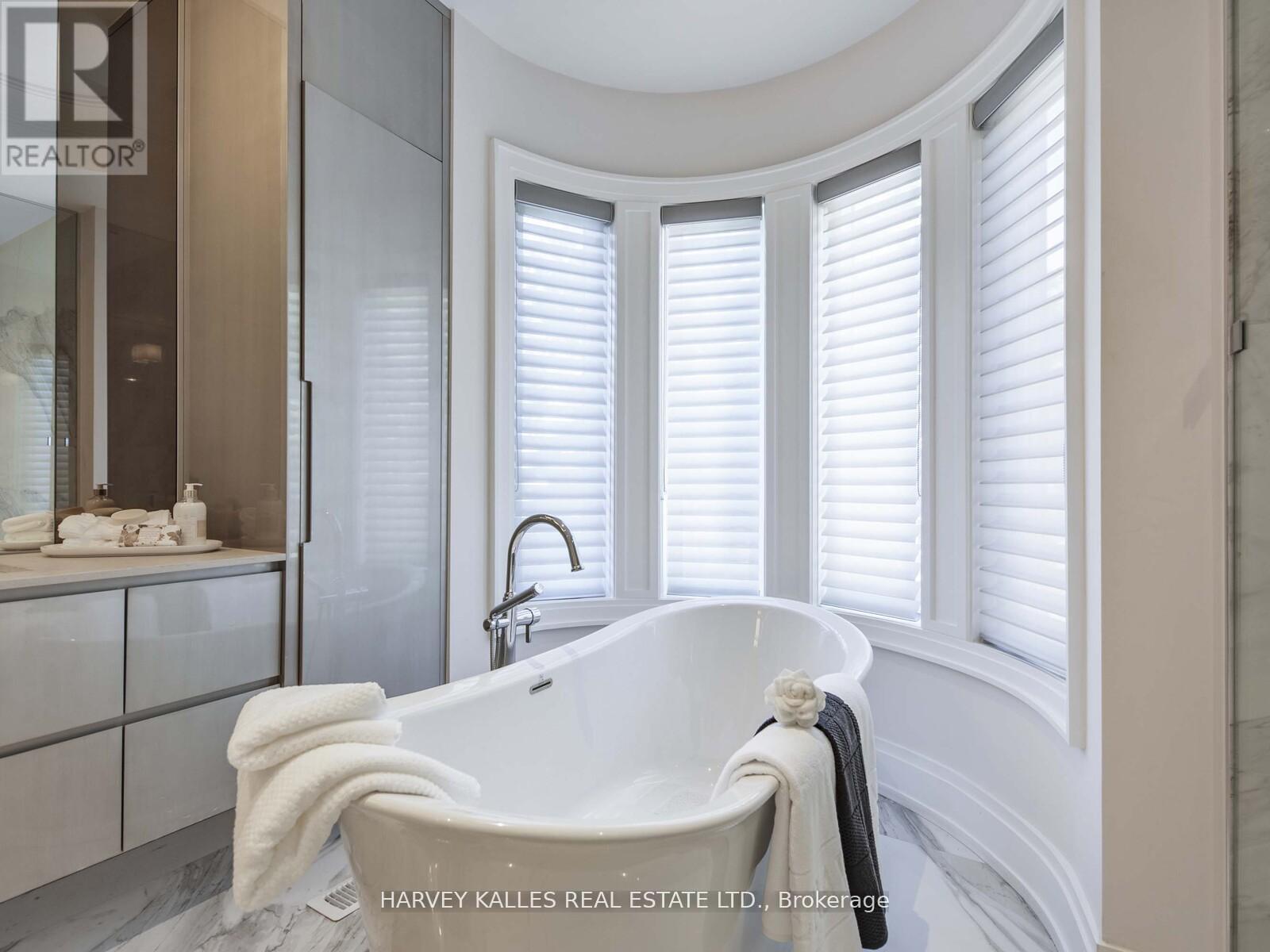 10 Malaren Road, Vaughan, Ontario  L6A 1E5 - Photo 25 - N12679650