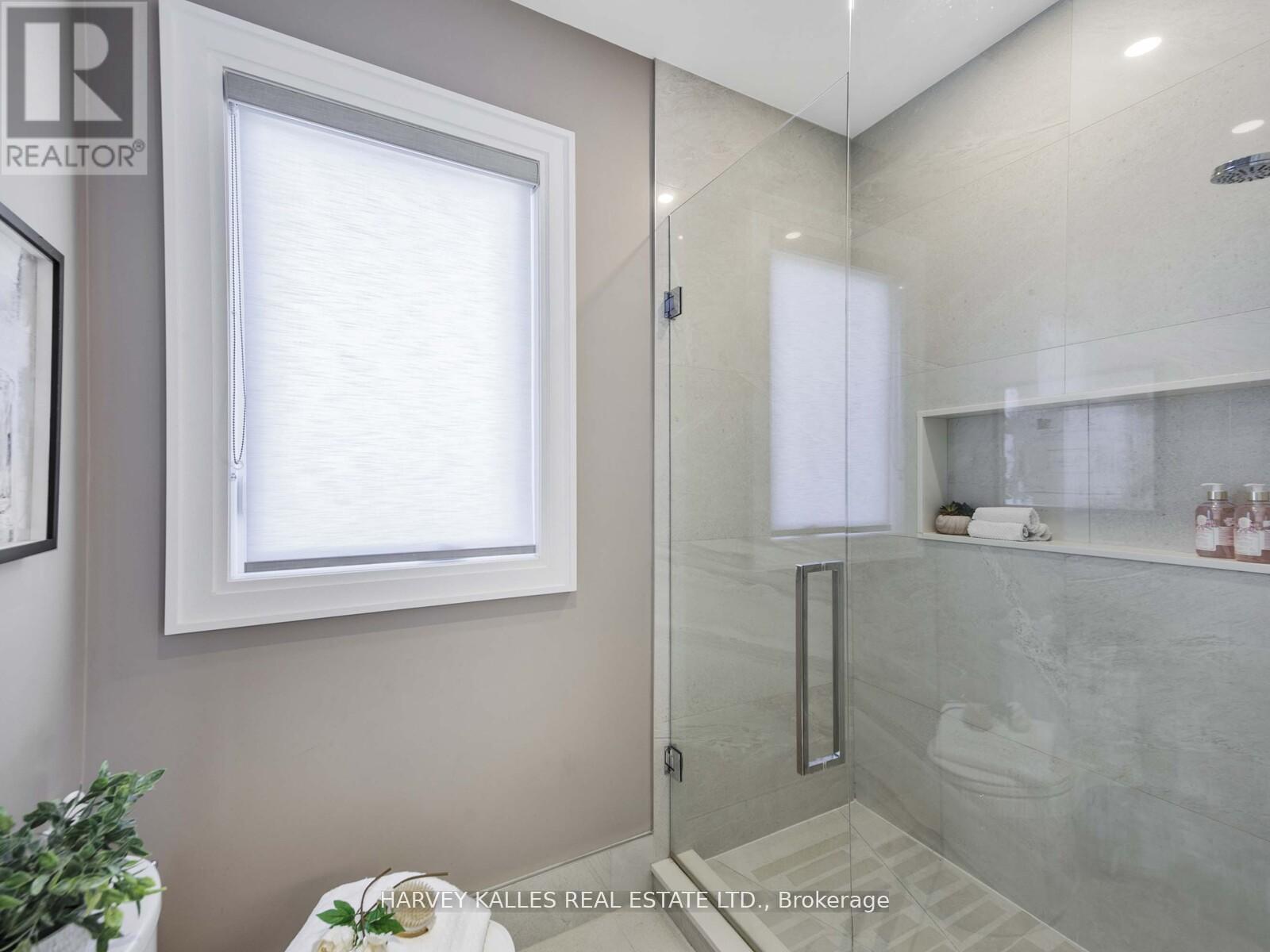 10 Malaren Road, Vaughan, Ontario  L6A 1E5 - Photo 34 - N12679650