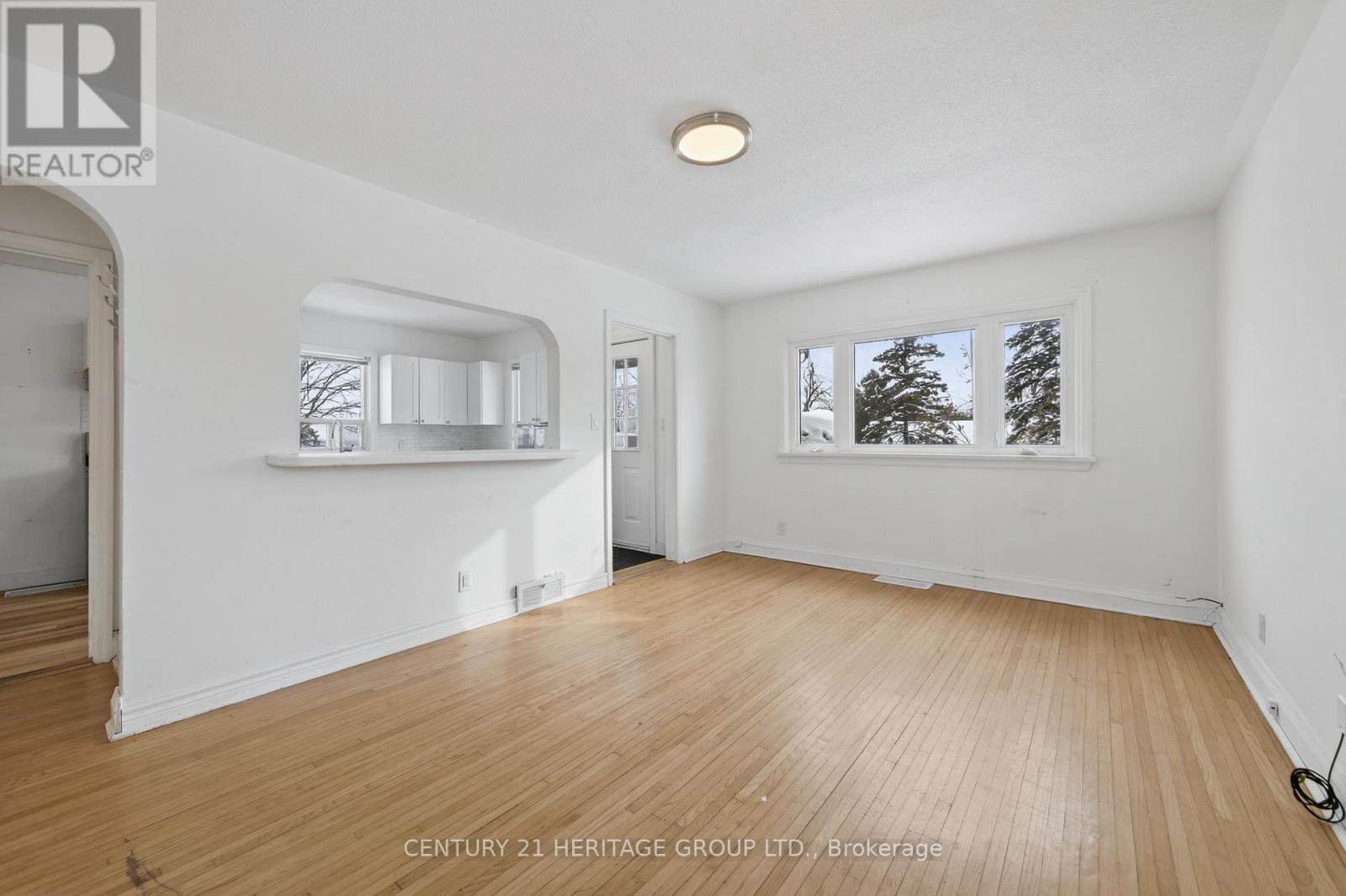 35 Argyle Avenue, Orillia, Ontario  L3V 2V5 - Photo 13 - S12377364