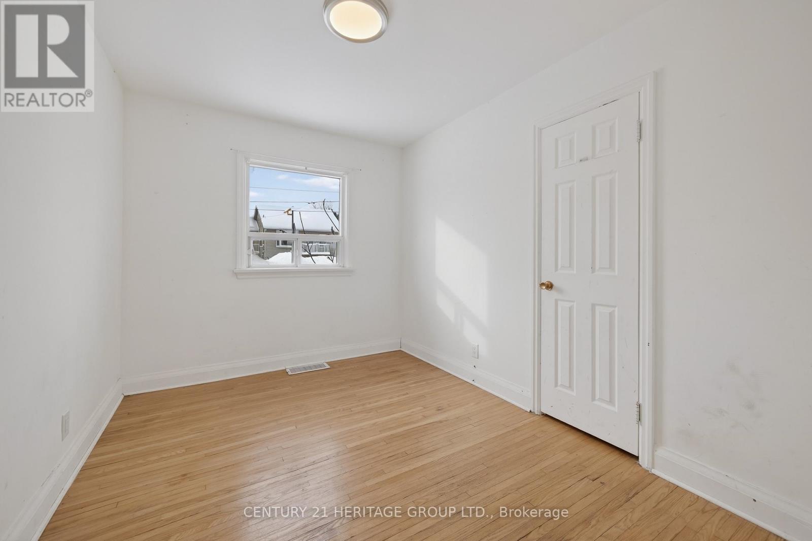 35 Argyle Avenue, Orillia, Ontario  L3V 2V5 - Photo 14 - S12377364