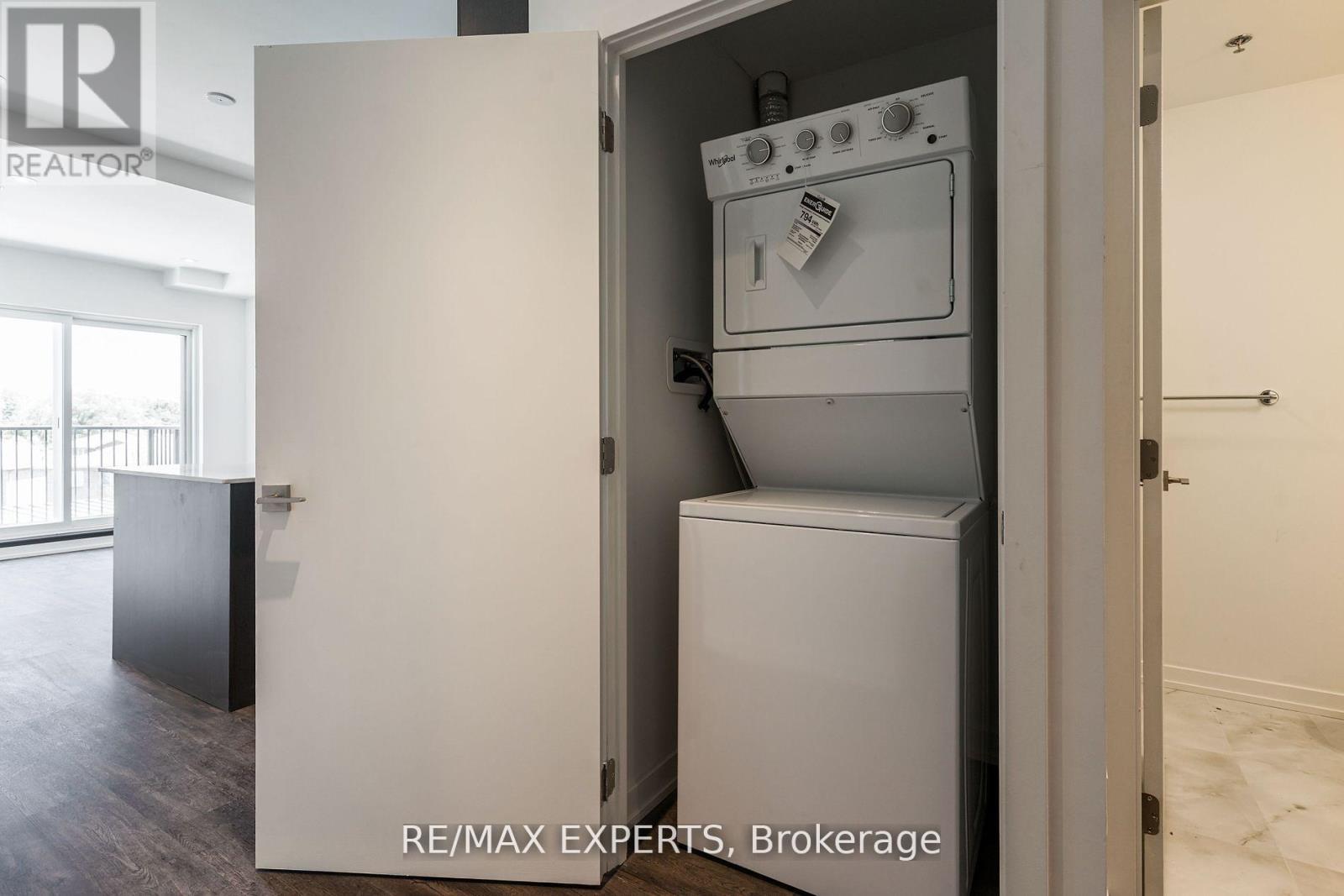 303 - 430 Essa Road, Barrie (Holly), Ontario  L9J 0M1 - Photo 8 - S12679600