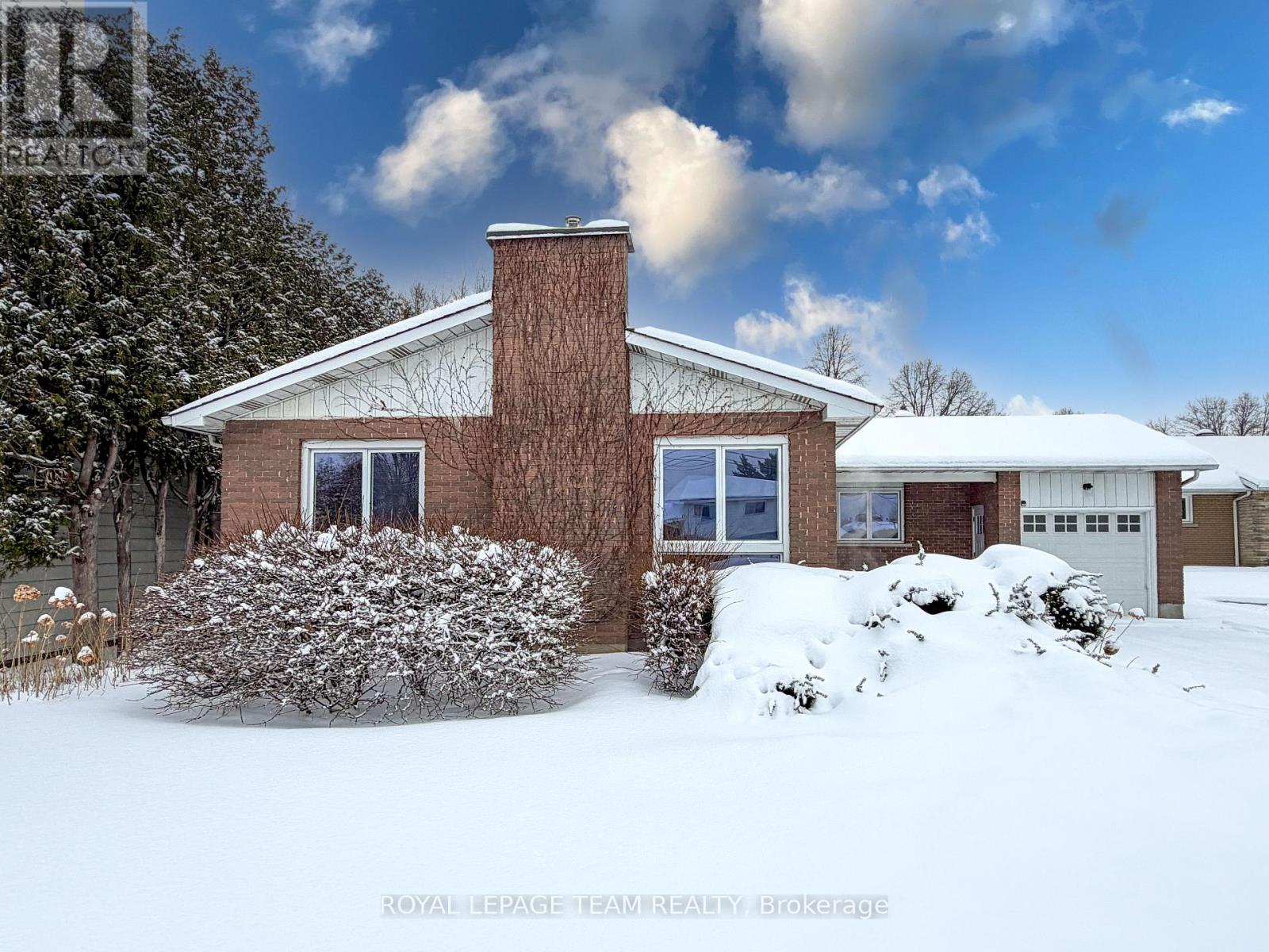 968 Walkley Road, Ottawa, Ontario  K1V 6R3 - Photo 3 - X12468902