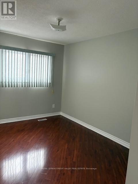 2502 Trident Avenue, Mississauga, Ontario  L5B 2L4 - Photo 21 - W12679530