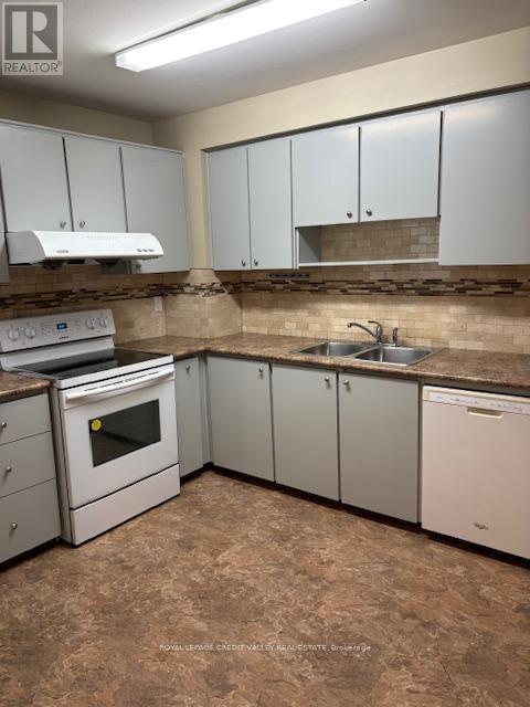 2502 Trident Avenue, Mississauga, Ontario  L5B 2L4 - Photo 9 - W12679530