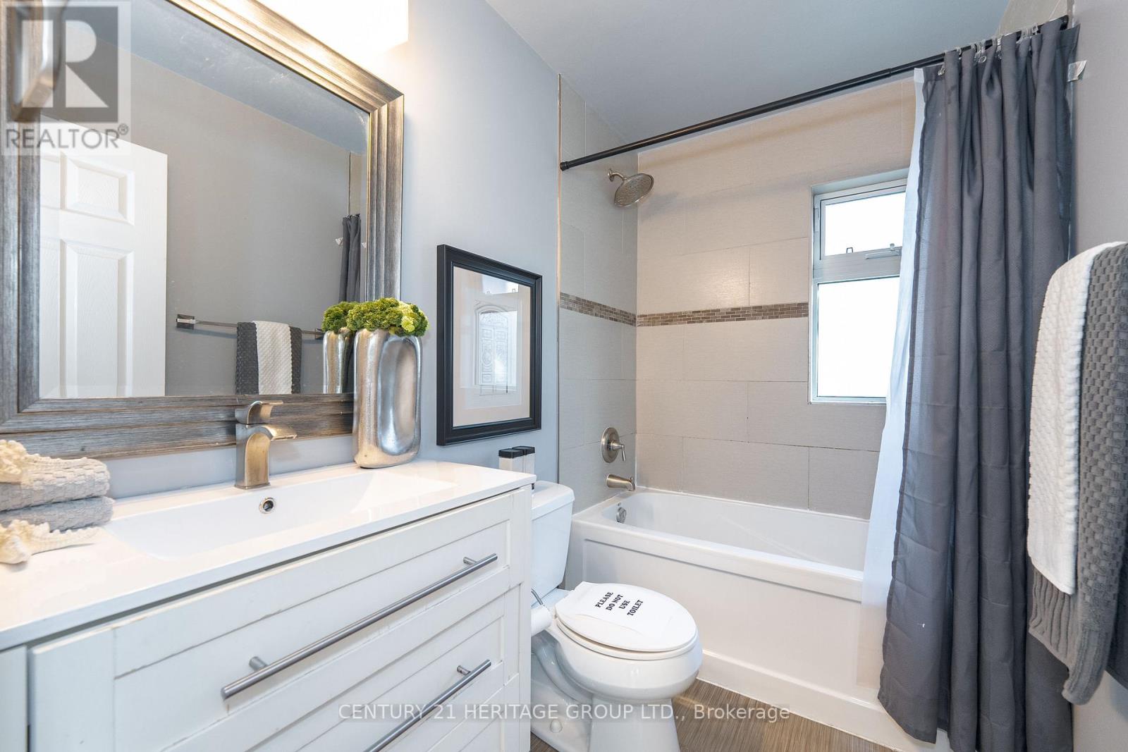 67 Savona Drive, Toronto, Ontario  M8W 4V2 - Photo 15 - W12679566