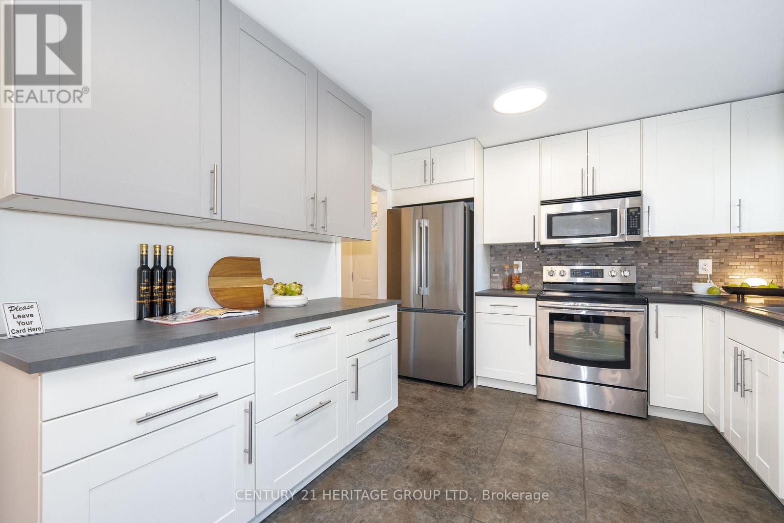 67 Savona Drive, Toronto, Ontario  M8W 4V2 - Photo 19 - W12679566