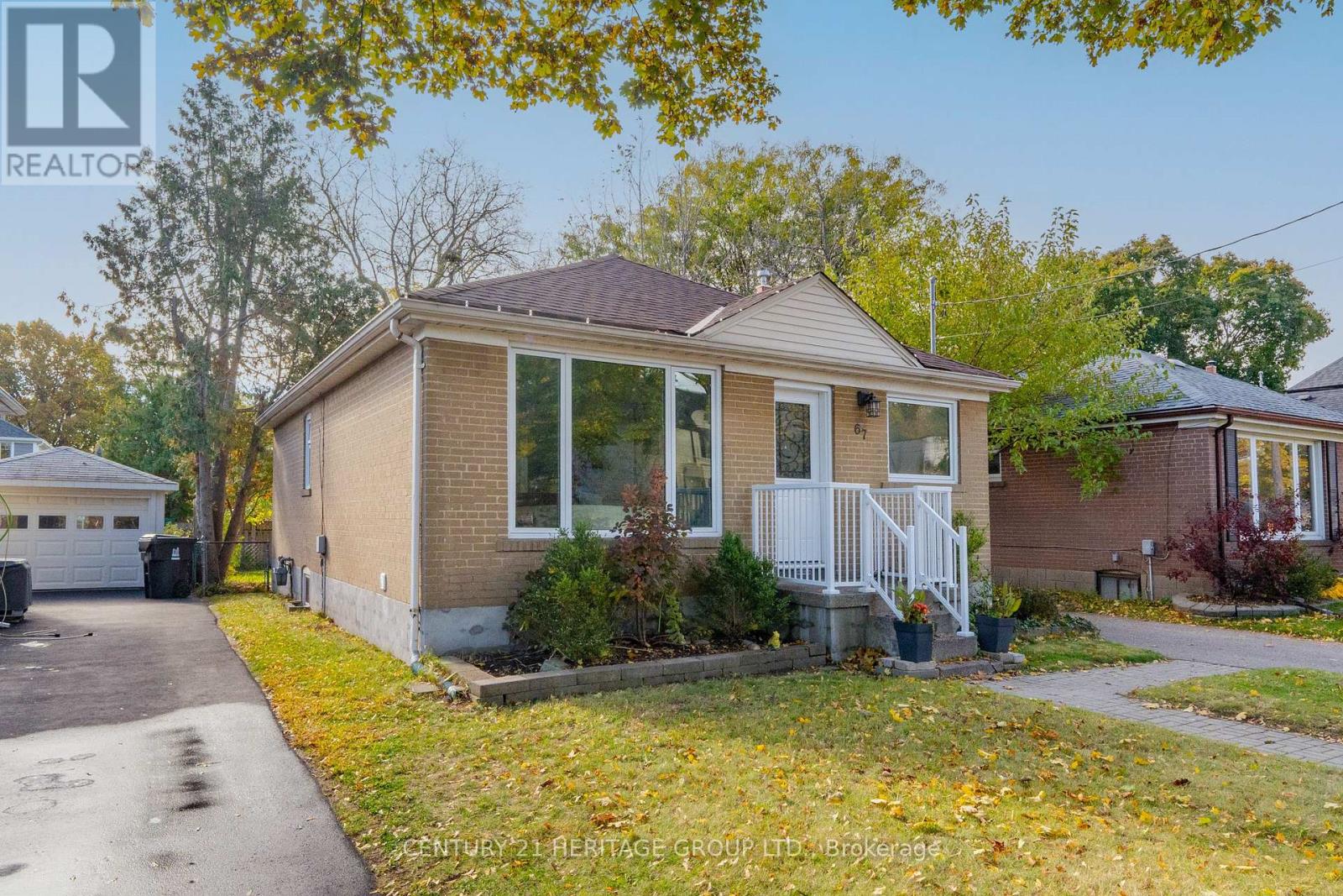 67 Savona Drive, Toronto, Ontario  M8W 4V2 - Photo 2 - W12679566