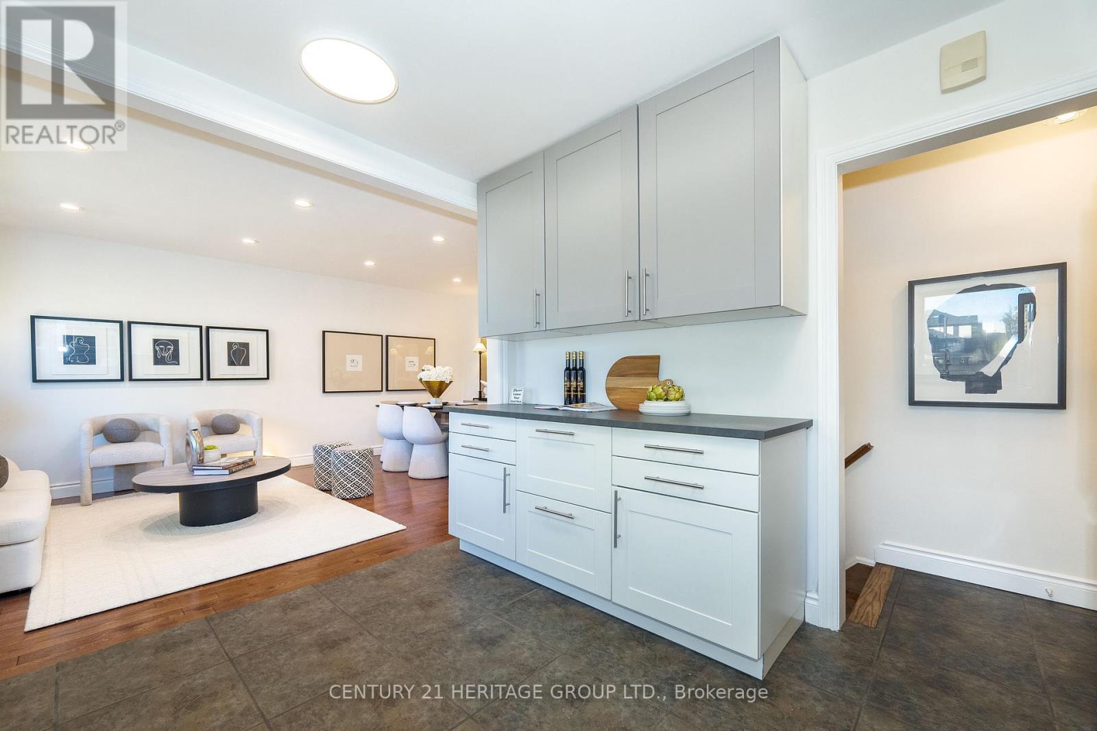 67 Savona Drive, Toronto, Ontario  M8W 4V2 - Photo 7 - W12679566