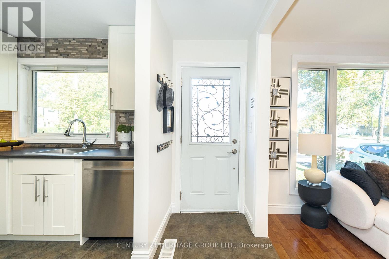 67 Savona Drive, Toronto, Ontario  M8W 4V2 - Photo 8 - W12679566