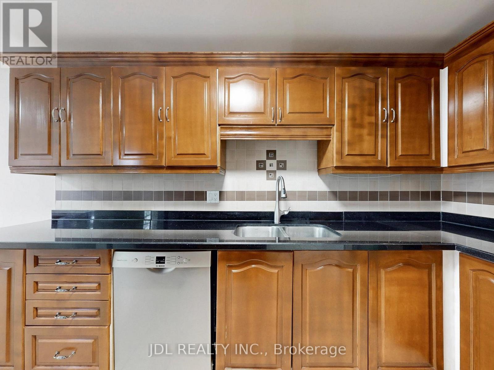 112 - 2205 South Millway, Mississauga, Ontario  L5L 3T2 - Photo 7 - W12679626