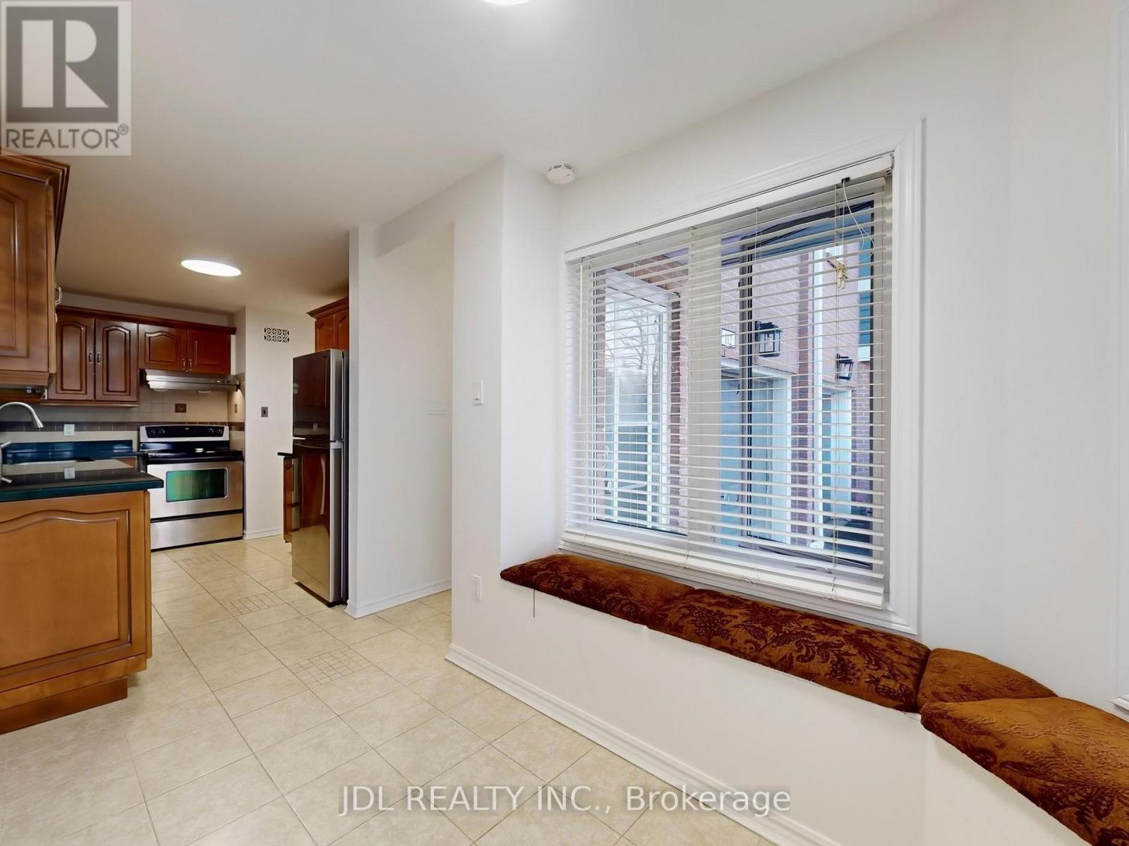 112 - 2205 South Millway, Mississauga, Ontario  L5L 3T2 - Photo 9 - W12679626