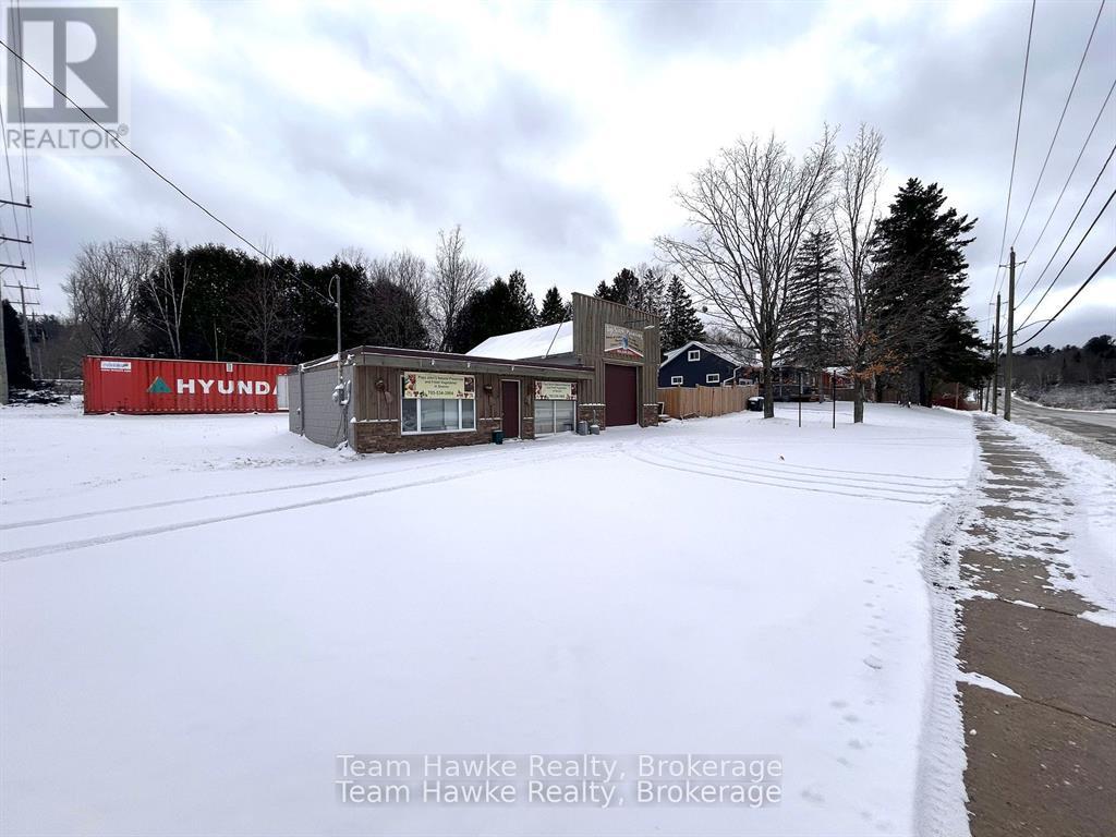 156 Robert Street, Penetanguishene, Ontario  L9M 1P8 - Photo 3 - S12679898