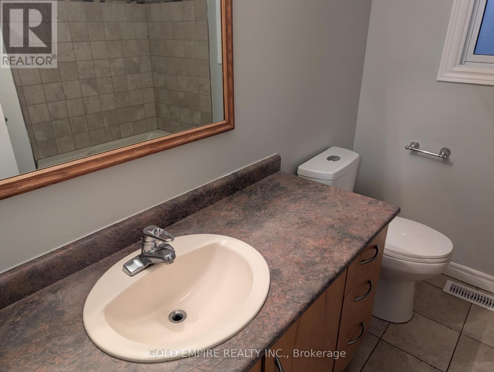 105 Augusta Crescent, London South, Ontario  N6E 2C9 - Photo 11 - X12679818