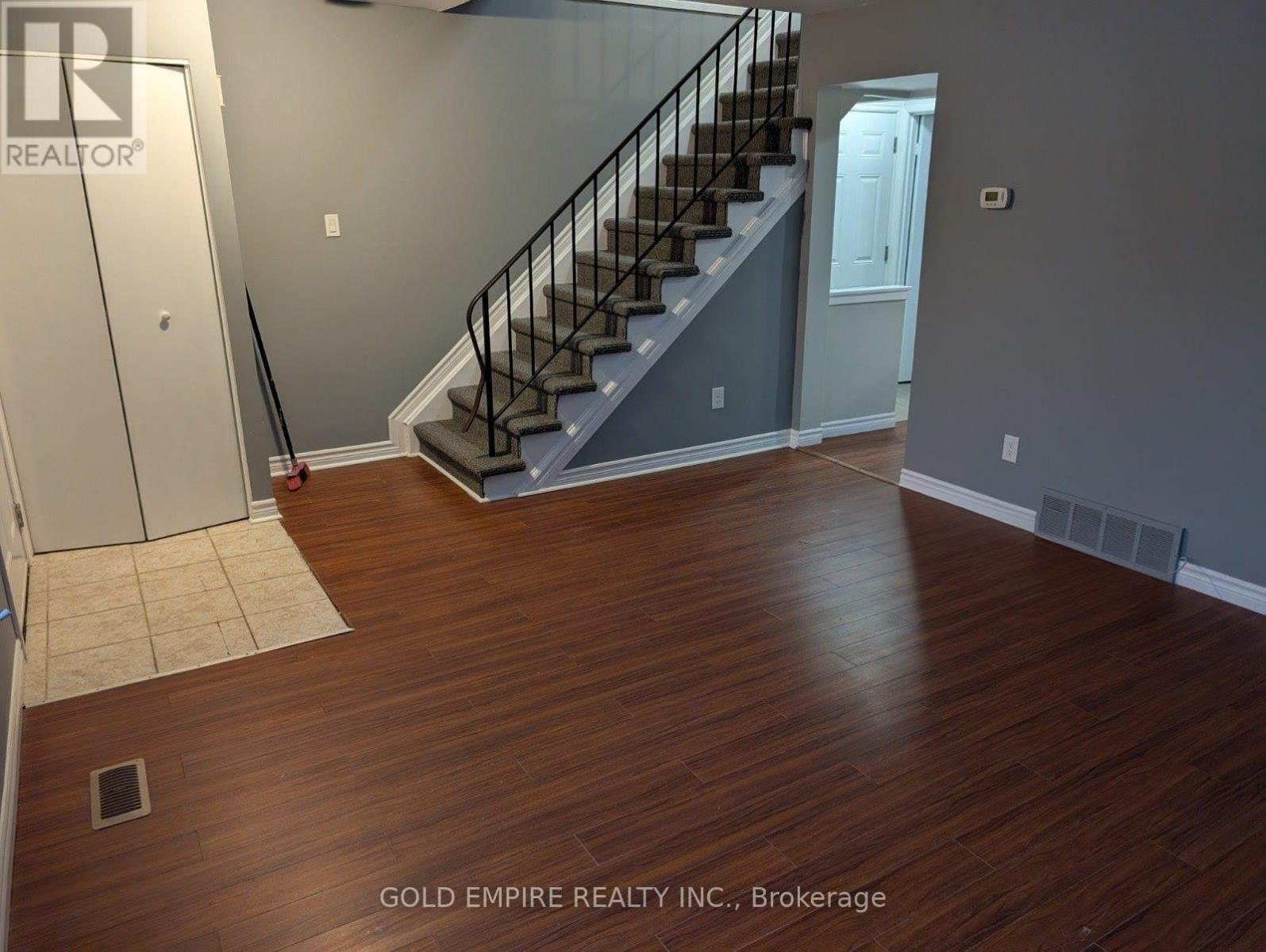 105 Augusta Crescent, London South, Ontario  N6E 2C9 - Photo 3 - X12679818