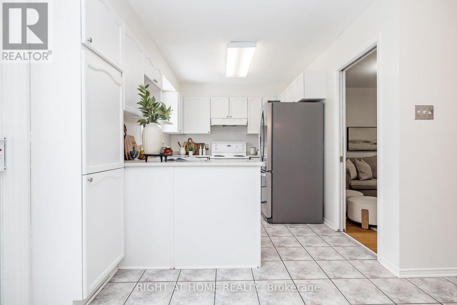 117 Kincardine Drive, Ottawa, Ontario  K2V 1B1 - Photo 12 - X12679688