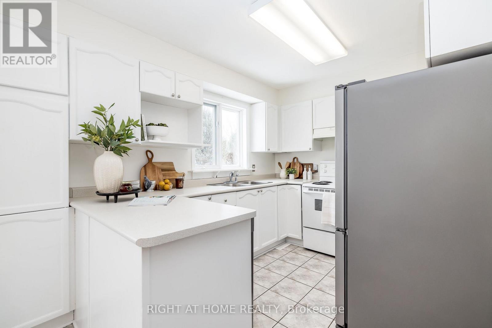 117 Kincardine Drive, Ottawa, Ontario  K2V 1B1 - Photo 13 - X12679688