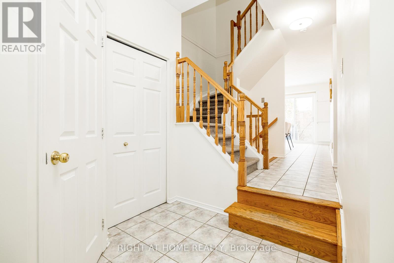 117 Kincardine Drive, Ottawa, Ontario  K2V 1B1 - Photo 4 - X12679688