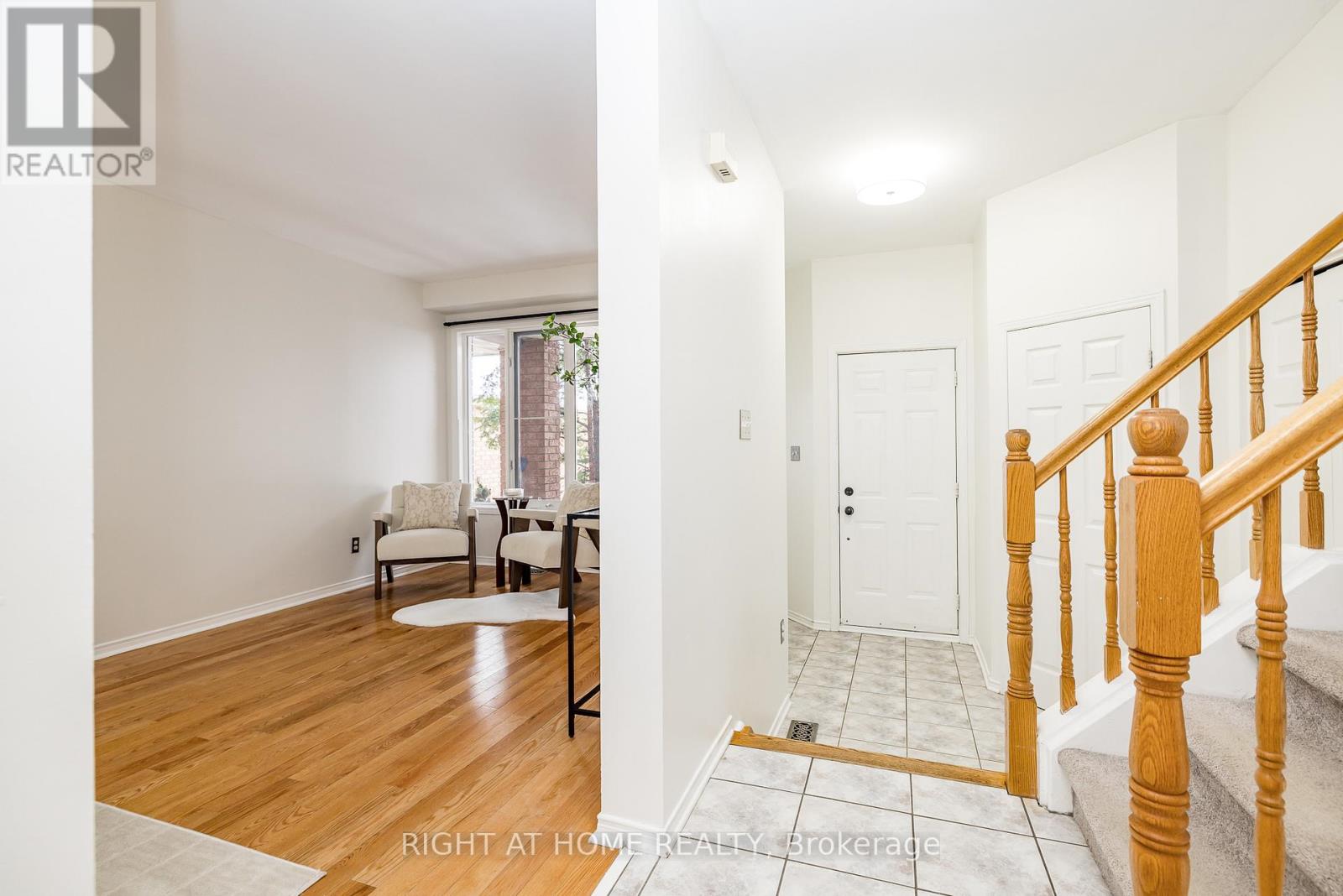 117 Kincardine Drive, Ottawa, Ontario  K2V 1B1 - Photo 5 - X12679688