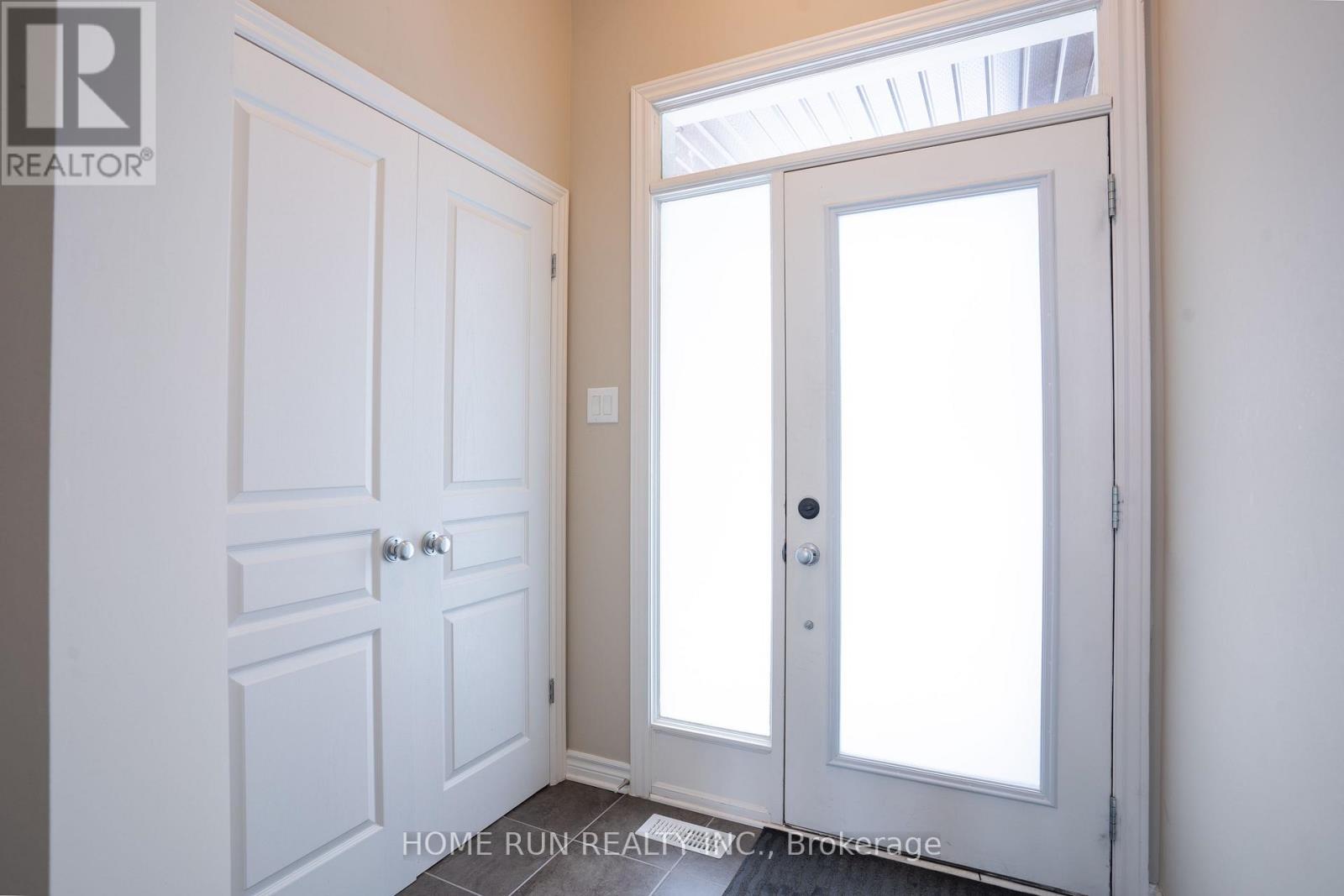 914 Fletcher Circle, Ottawa, Ontario  K2T 0B7 - Photo 2 - X12679788