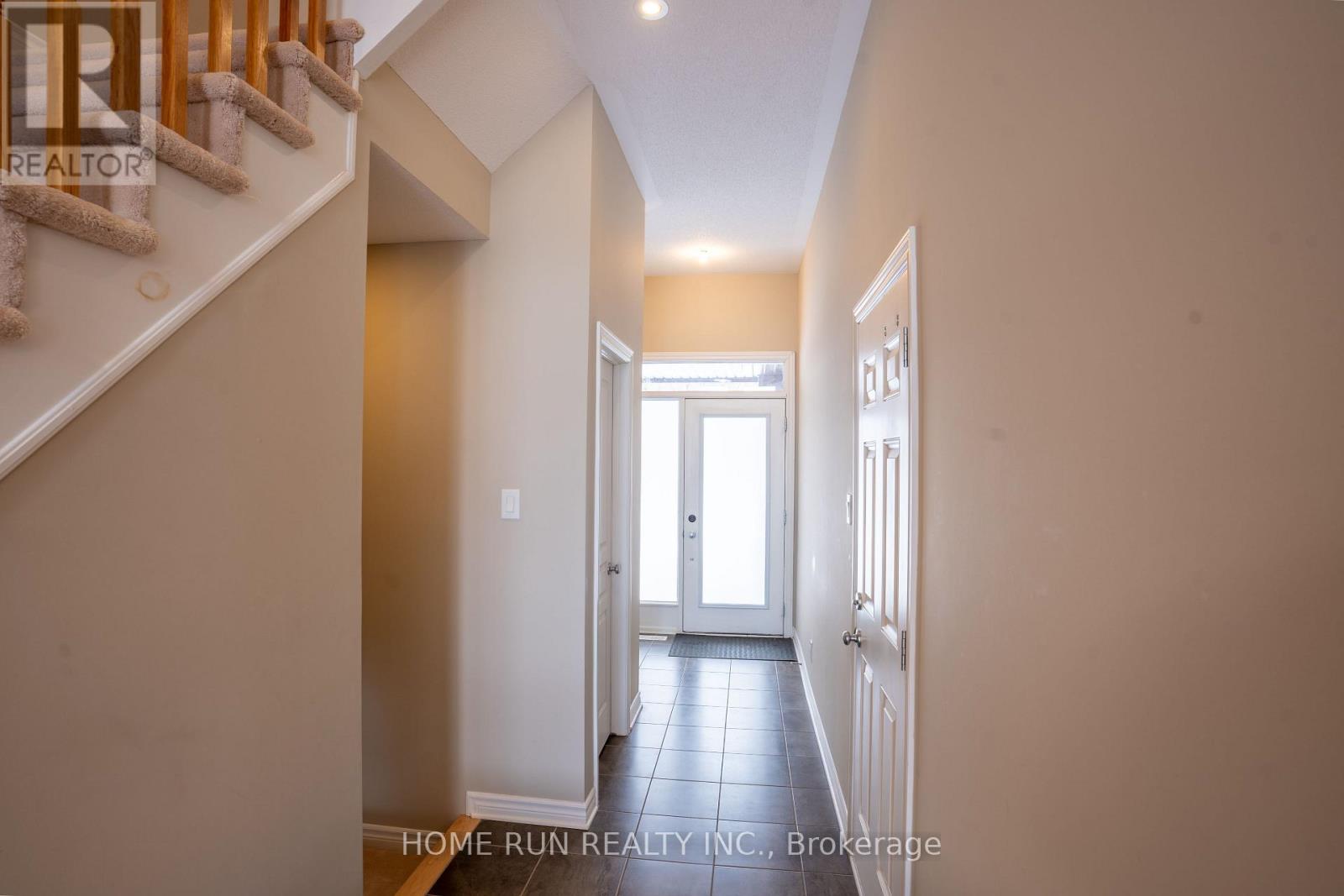 914 Fletcher Circle, Ottawa, Ontario  K2T 0B7 - Photo 3 - X12679788