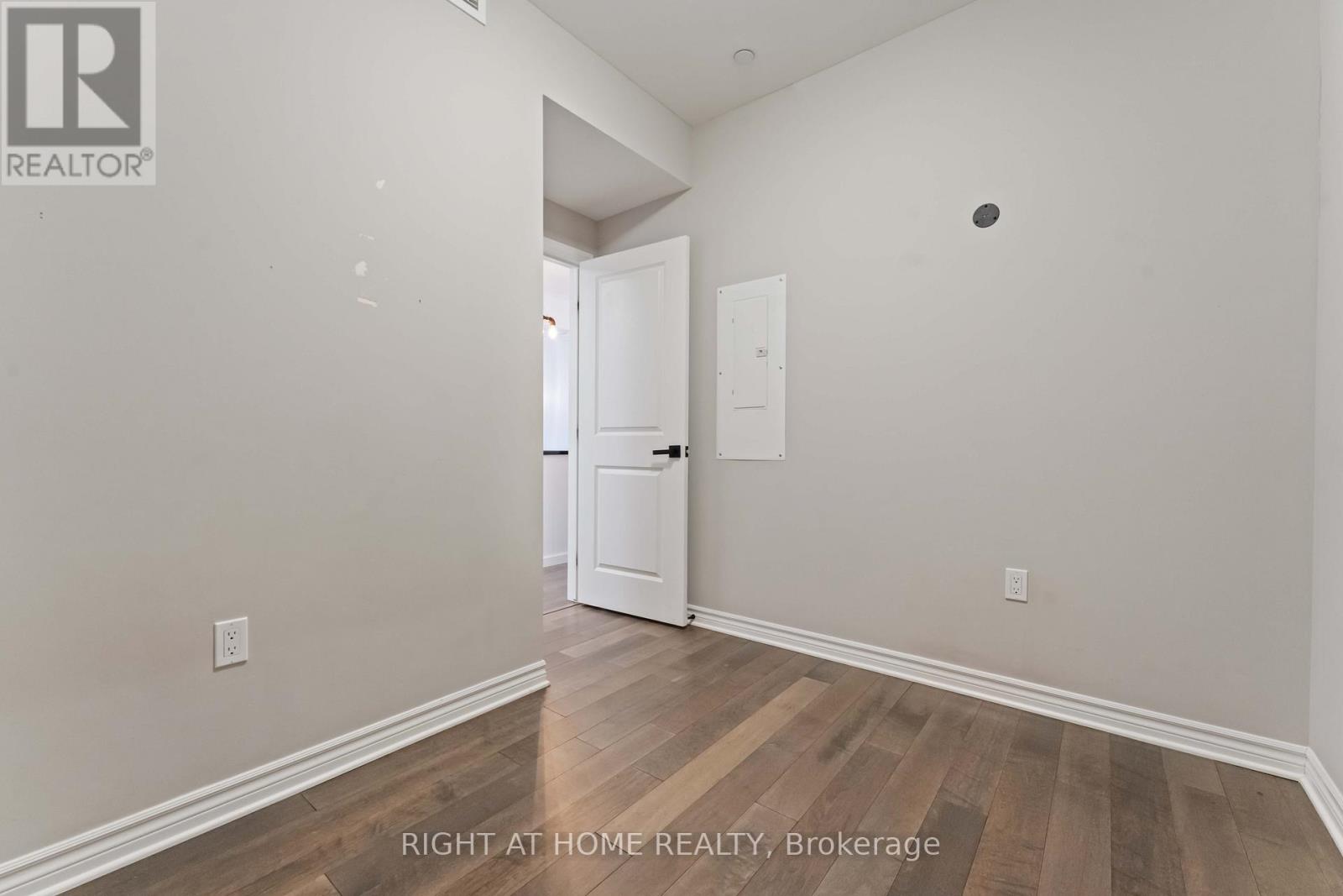 210 - 120 Prestige Circle, Ottawa, Ontario  K4A 1B4 - Photo 17 - X12679916