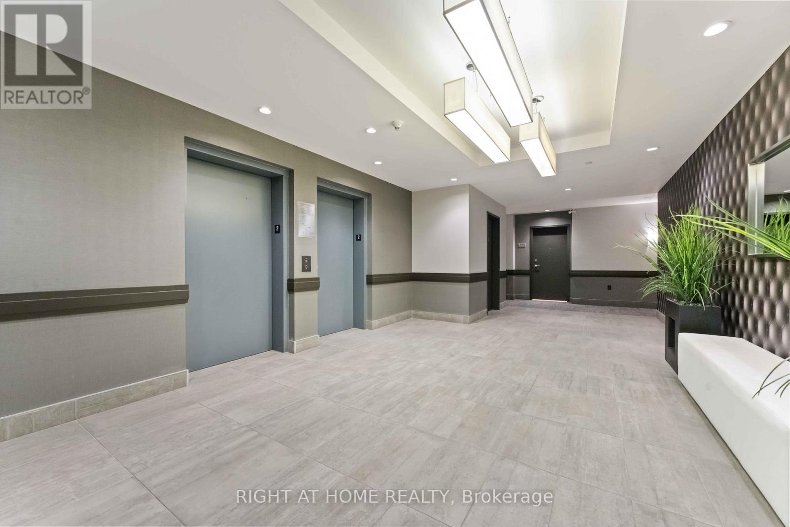 210 - 120 Prestige Circle, Ottawa, Ontario  K4A 1B4 - Photo 6 - X12679916