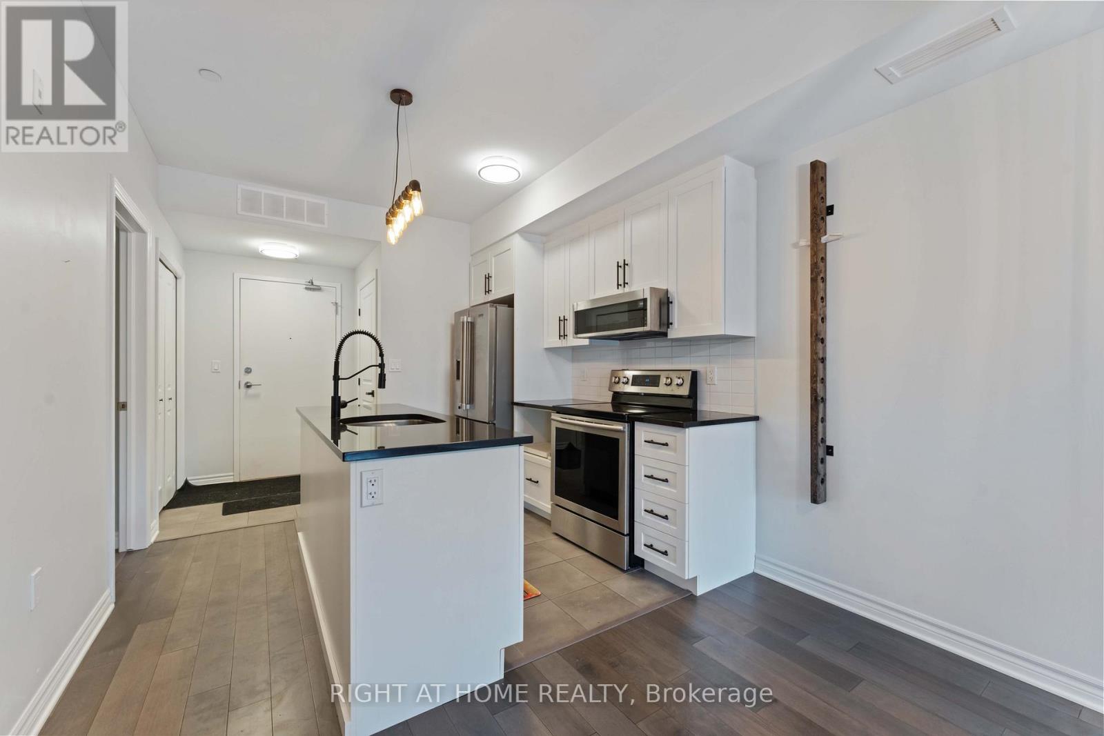 210 - 120 Prestige Circle, Ottawa, Ontario  K4A 1B4 - Photo 9 - X12679916