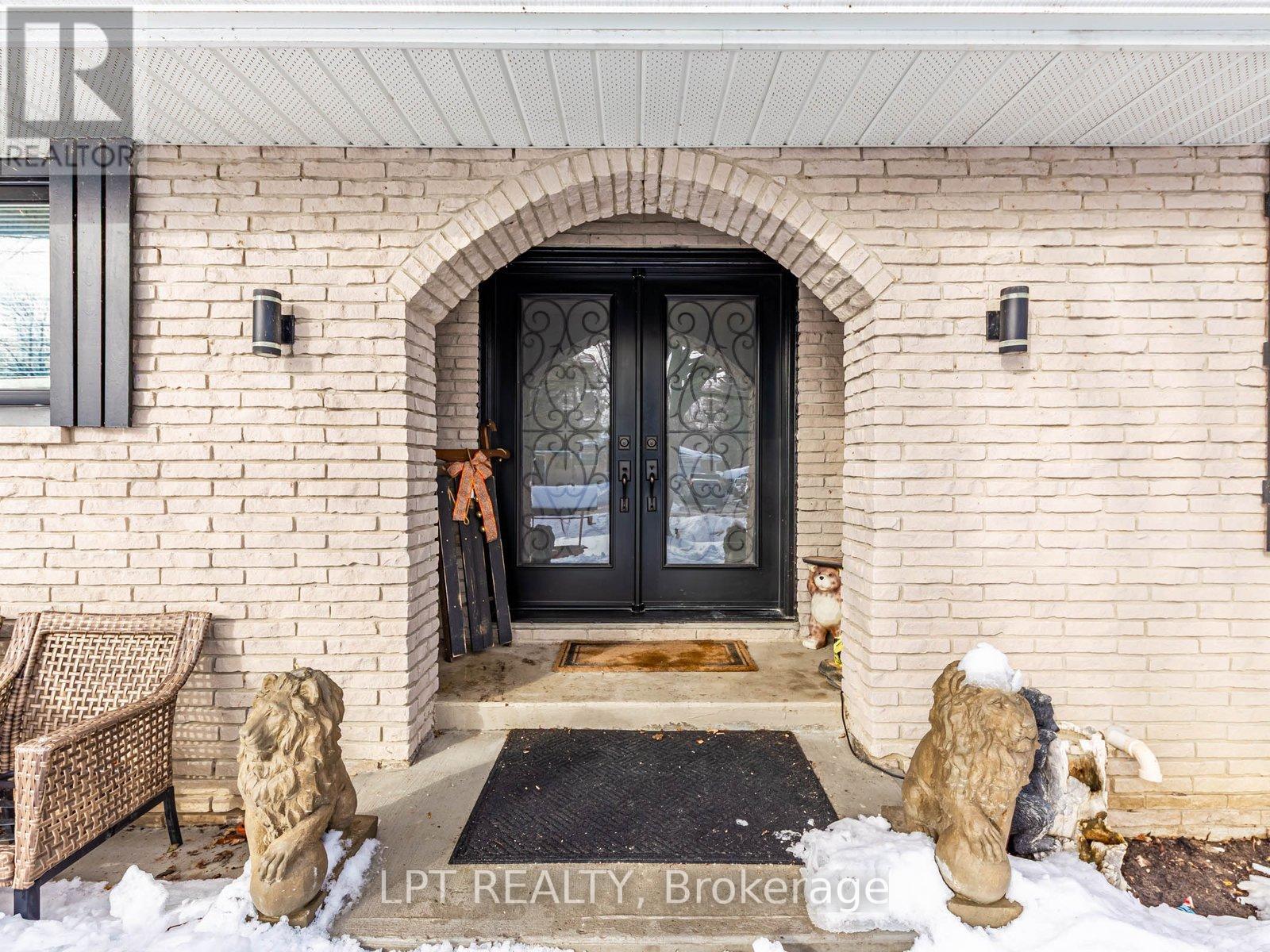 28 Main Street, Georgina (Pefferlaw), Ontario  L0E 1N0 - Photo 2 - N12672416