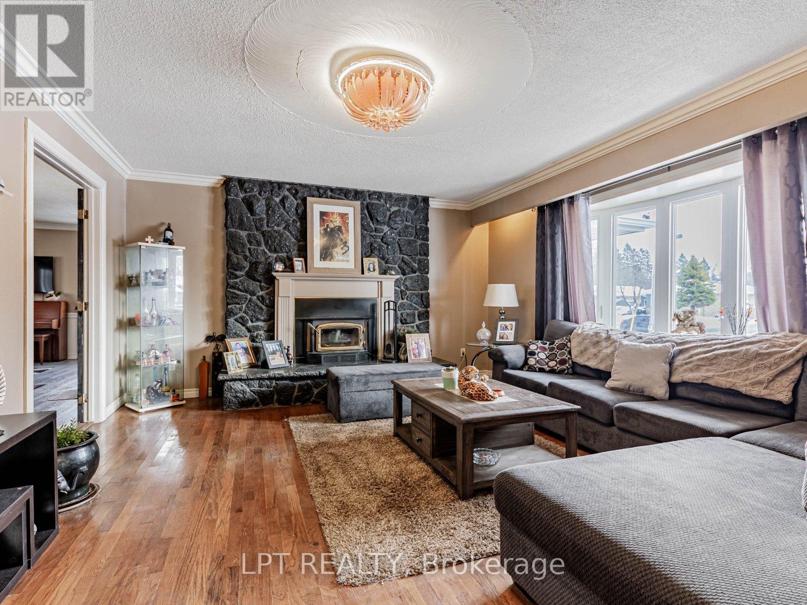 28 Main Street, Georgina (Pefferlaw), Ontario  L0E 1N0 - Photo 37 - N12672416