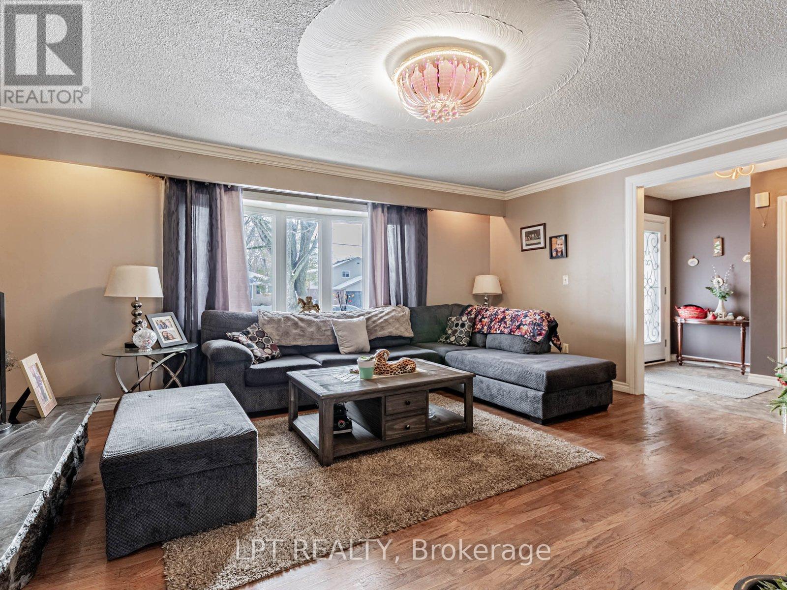 28 Main Street, Georgina (Pefferlaw), Ontario  L0E 1N0 - Photo 36 - N12672416