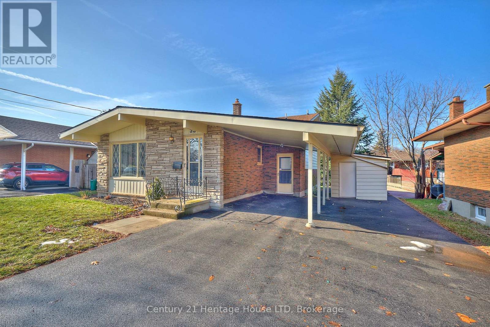 55 Windward Street, St. Catharines, Ontario  L2M 4B9 - Photo 3 - X12679710