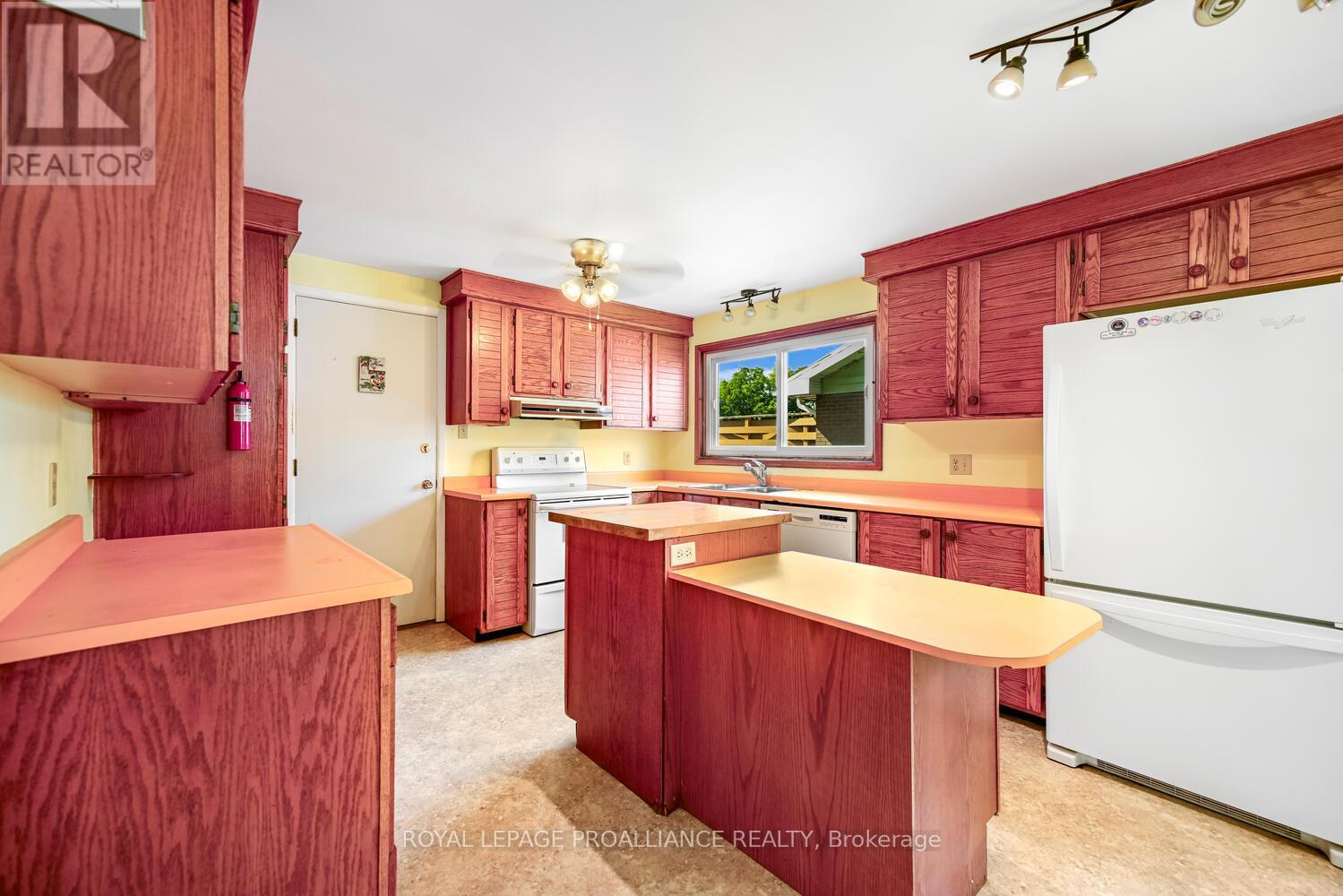 14 Davison Avenue, Brockville, Ontario  K6V 3C2 - Photo 14 - X12679982